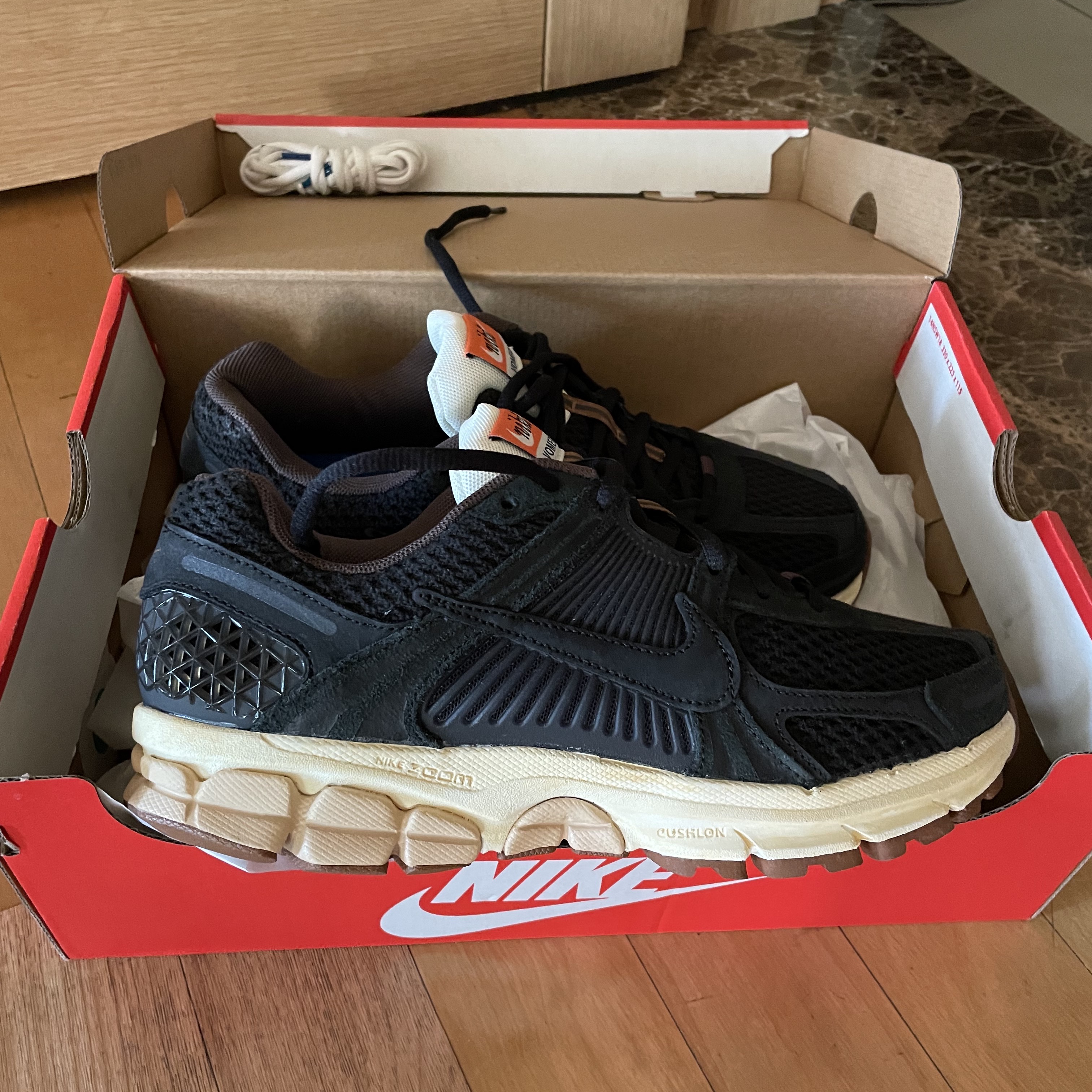 (W) Nike Zoom Vomero 5 Black 착용 스타일