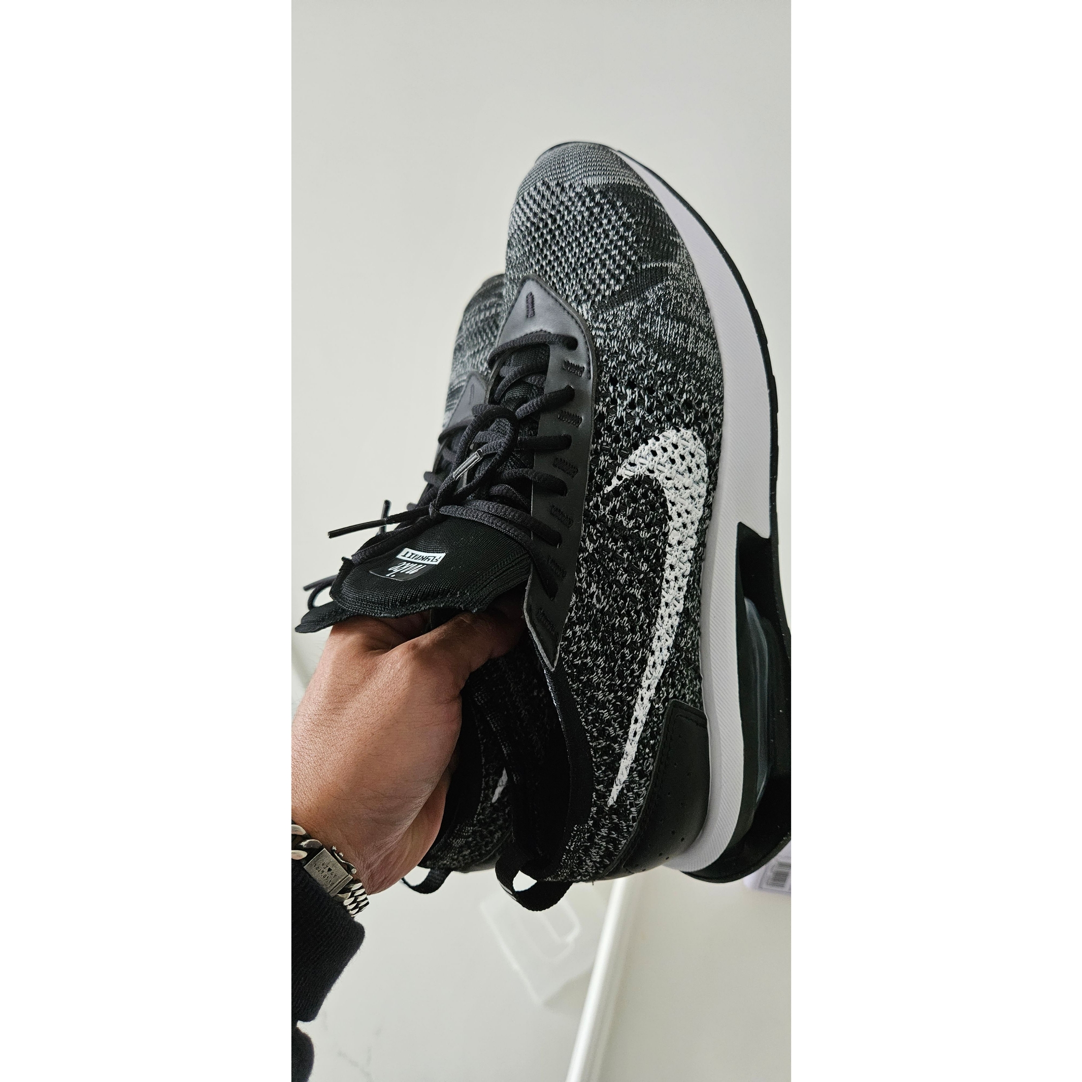 Nike Air Max Flyknit Racer Black White 착용 스타일