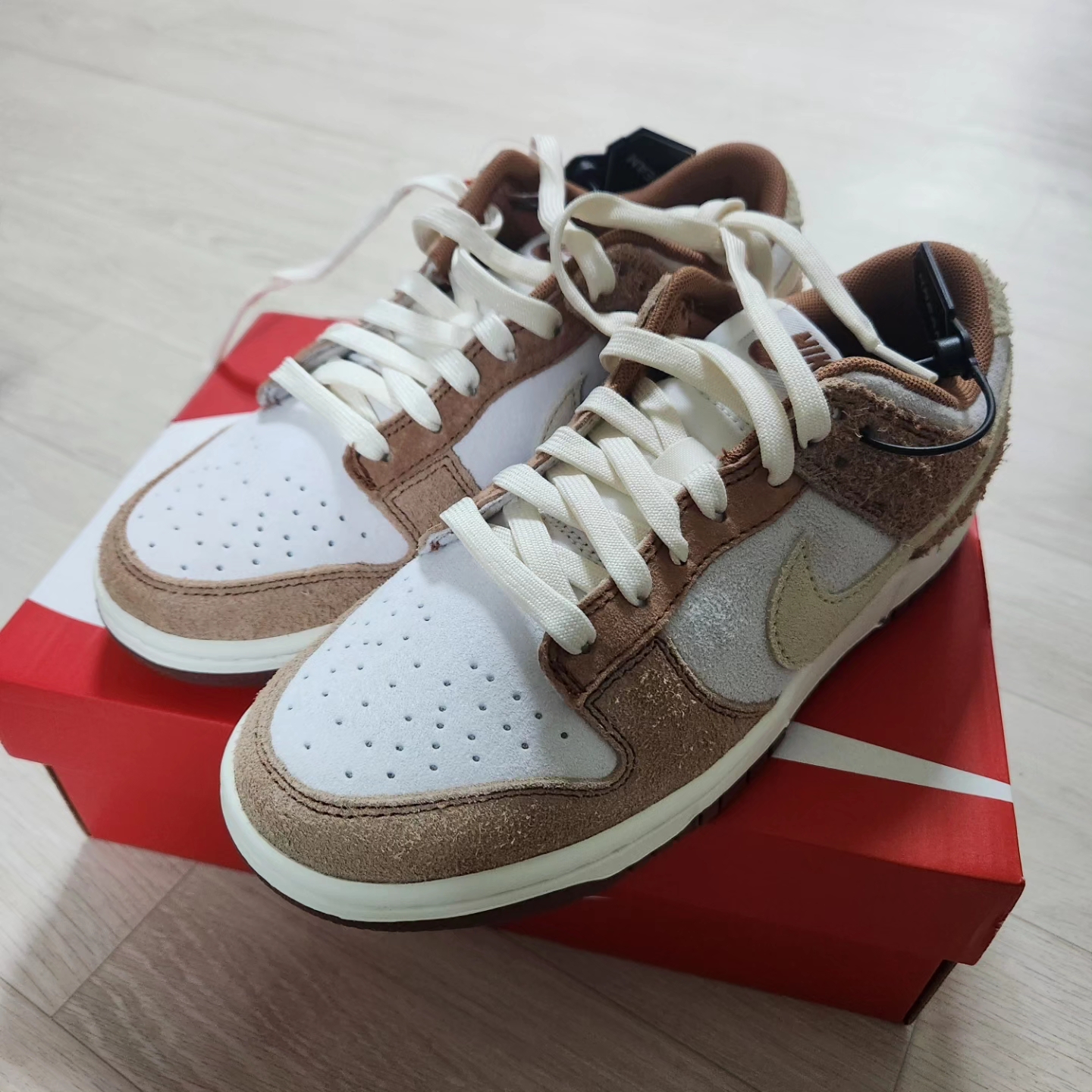 Nike Dunk Low Pro Premium Medium Curry 착용 스타일