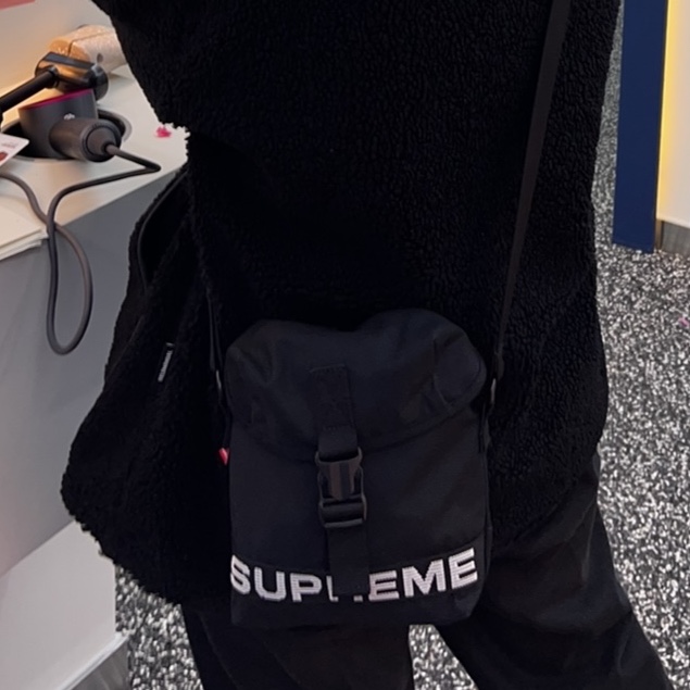 Supreme Field Side Bag Black - 23SS 착용 스타일