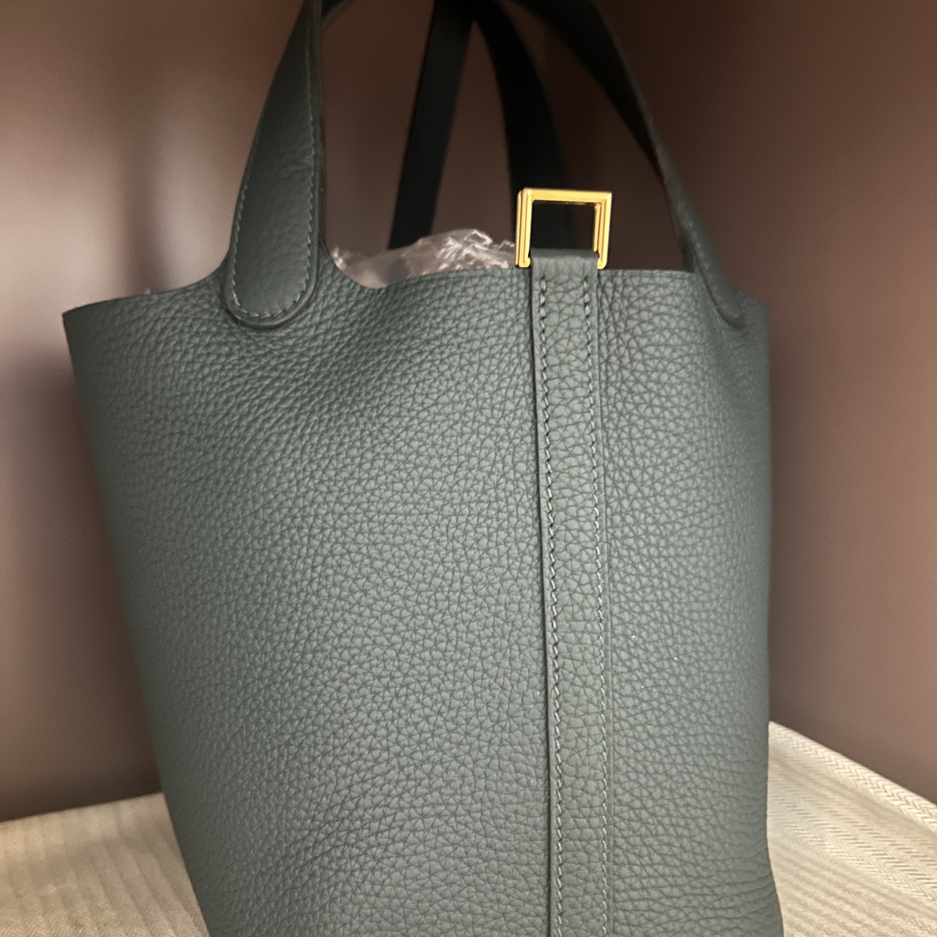 Hermes Picotin Lock 18 Bag Clemence & Gold Vert Cypres 착용 스타일