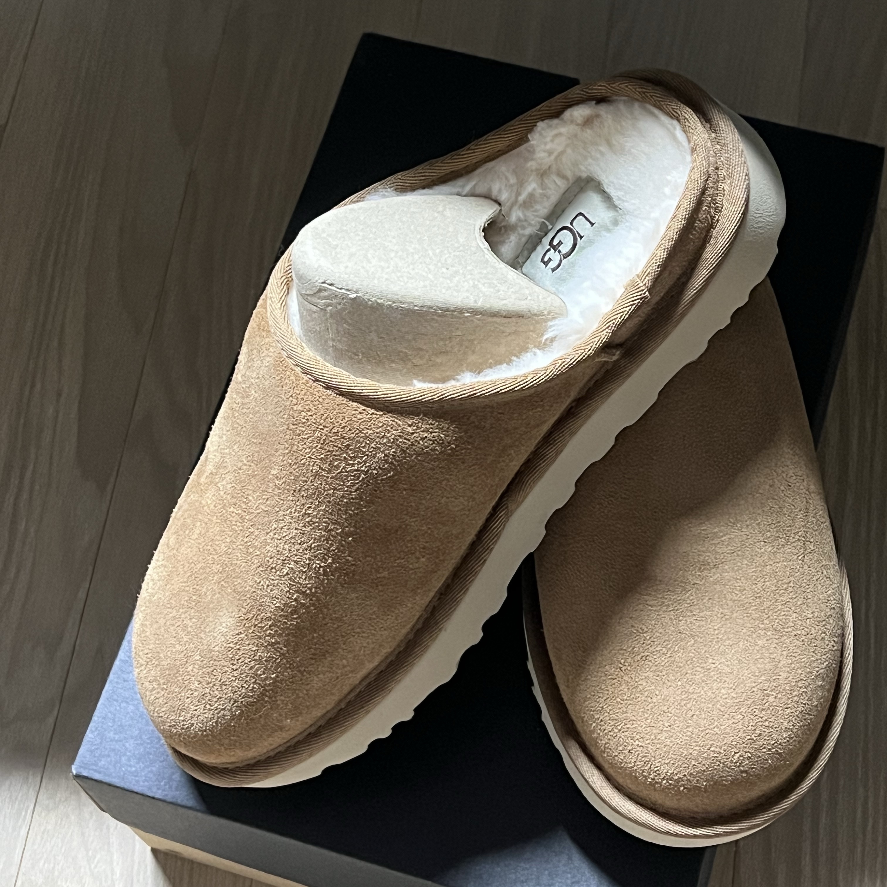 UGG Classic Slip-On Chestnut 착용 스타일