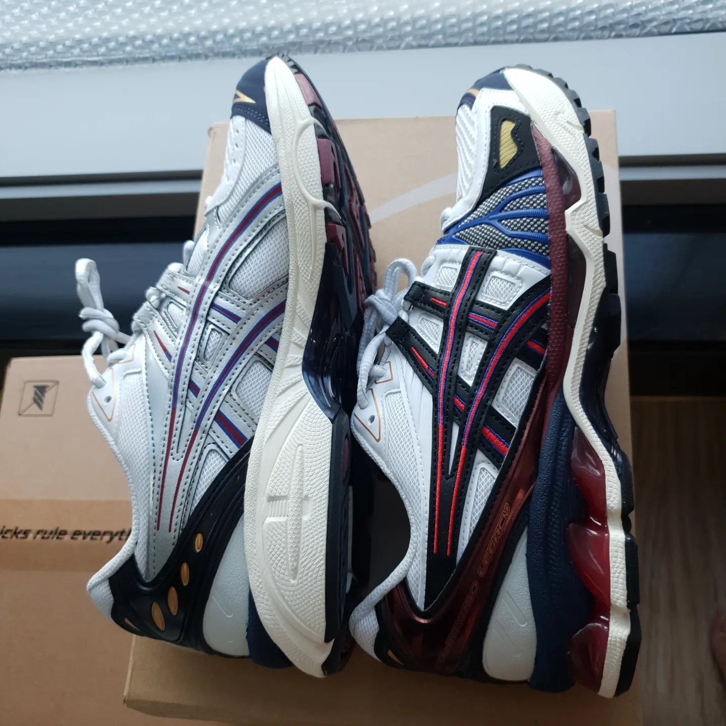 Asics Gel-Kayano Legacy White Black 착용 스타일 - 2