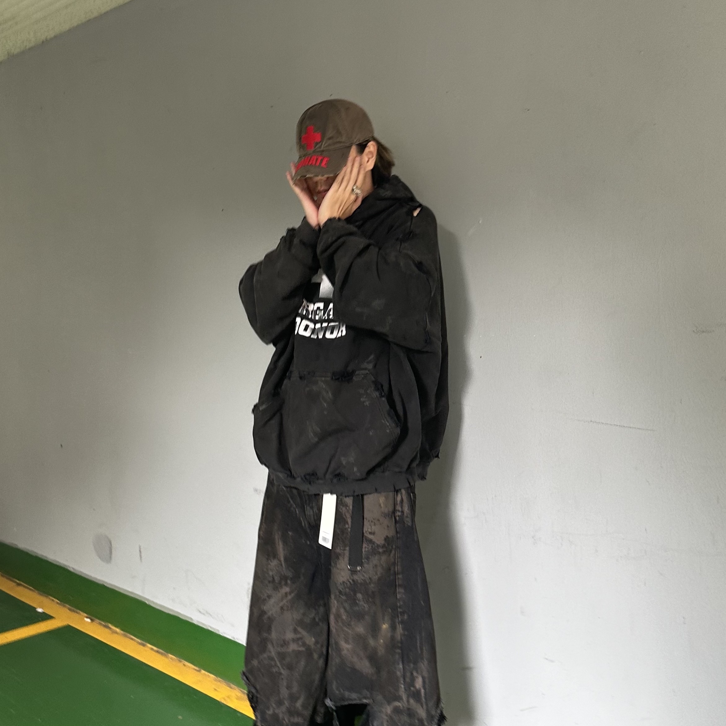 Project G/R Verified Orgasm Donor Hoodie Dirty Black, Project G/R Red Cross Donate Cap Washed Brown 착용 스타일 - 2