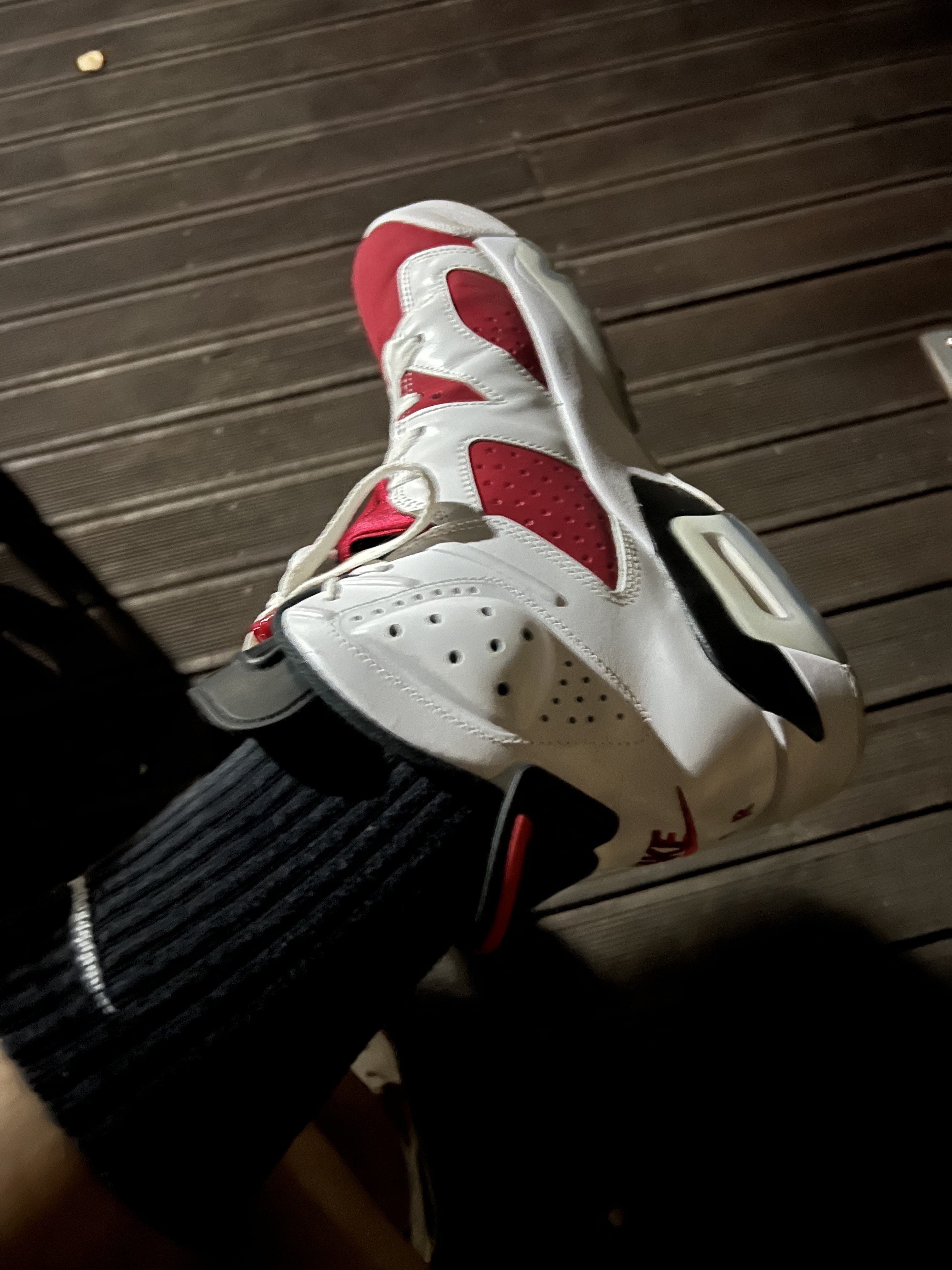 Jordan 6 Retro Carmine 2021 착용 스타일 - 2