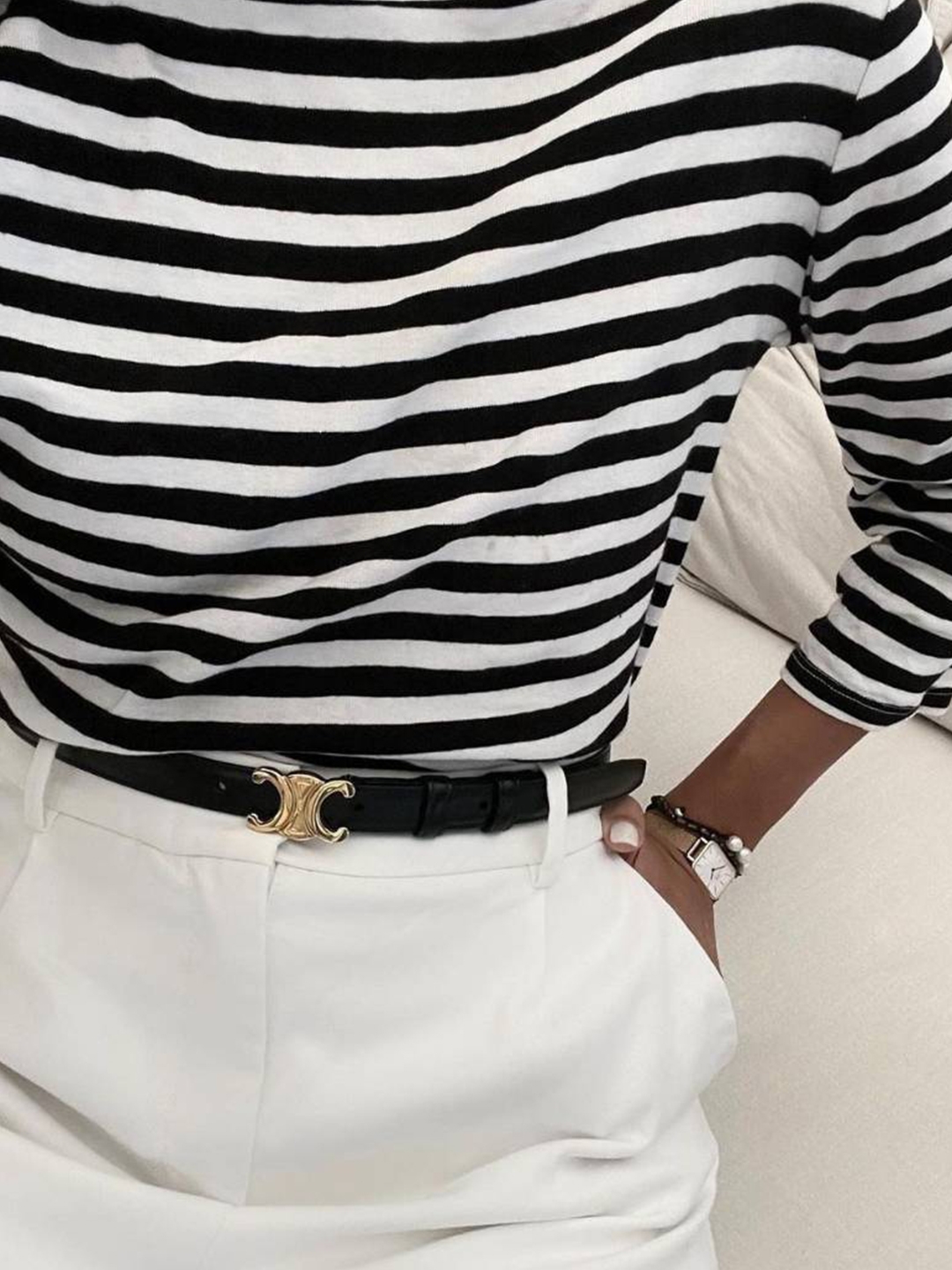(W) Celine Medium Triomphe Belt in Taurillon Leather Black 착용 스타일 - 3