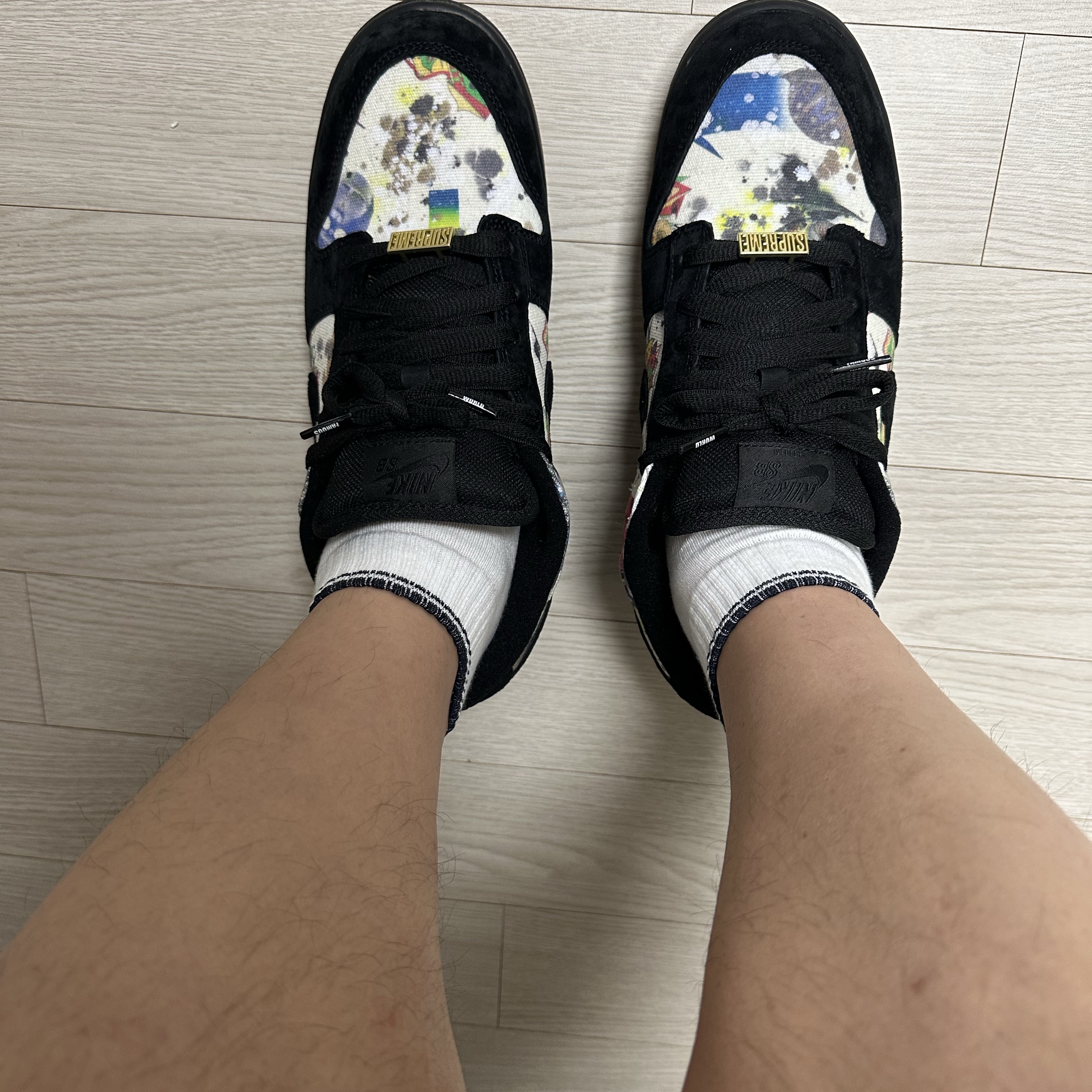 Nike x Supreme SB Dunk Low QS Rammellzee Black 착용 스타일 - 2