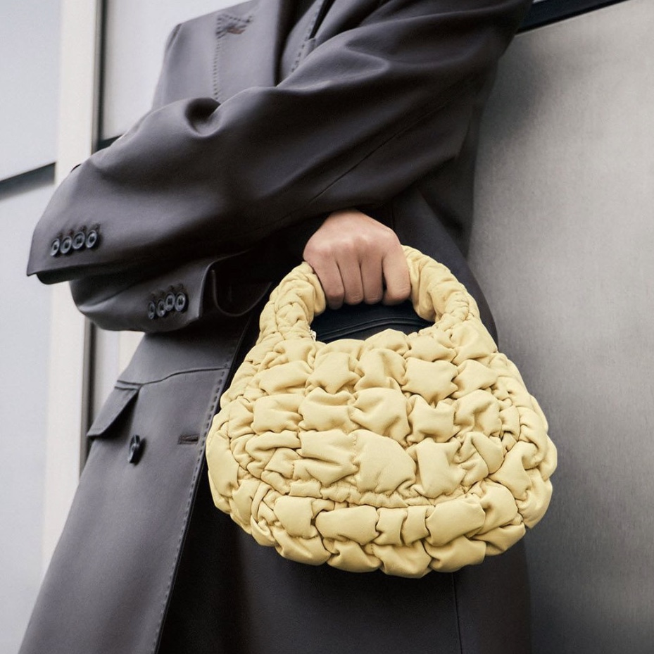COS Quilted Micro Bag Leather Light Yellow 착용 스타일
