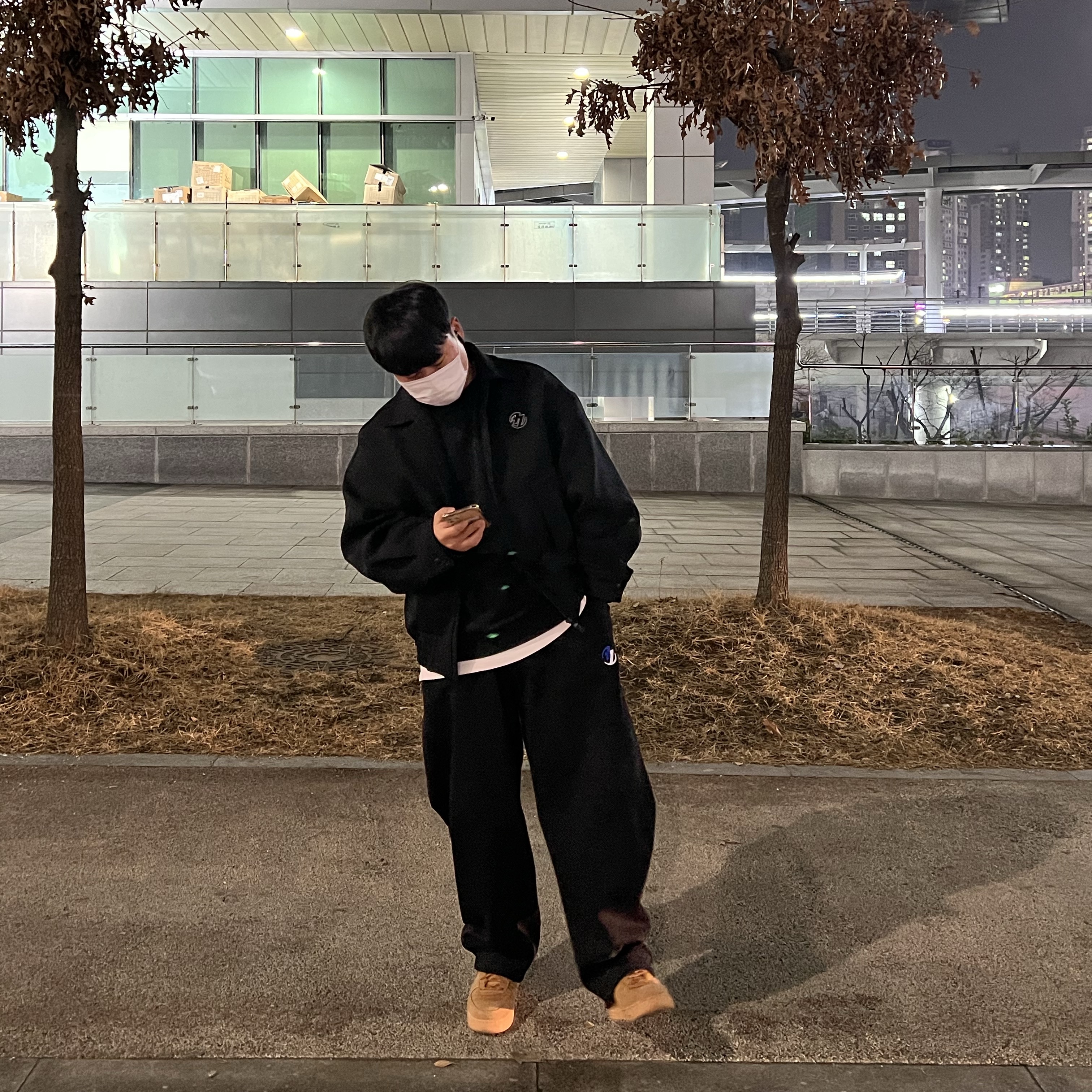 Zara x Ader Error Oversize Collar Bomber Jacket Black, Zara x Ader Error Jogger Pants Black 착용 스타일