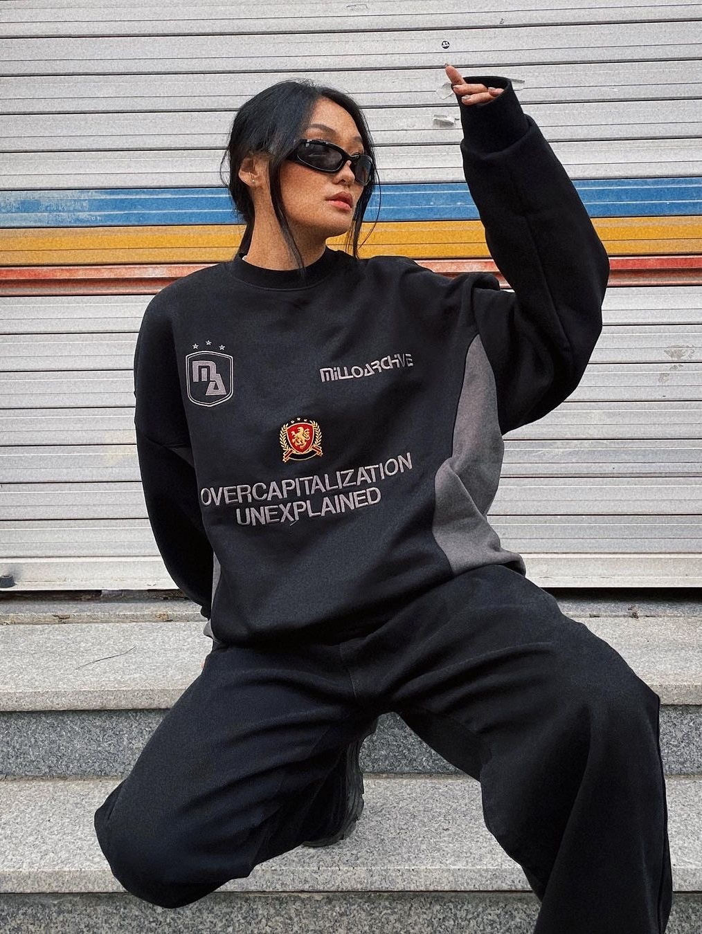 Millo Archive New Capital Crew Neck Black, Millo Archive New Capital Crew Neck Navy 착용 스타일 - 2