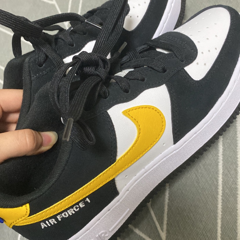 (GS) Nike Air Force 1 LV8 Athletic Club Black Dark Sulfur 착용 스타일