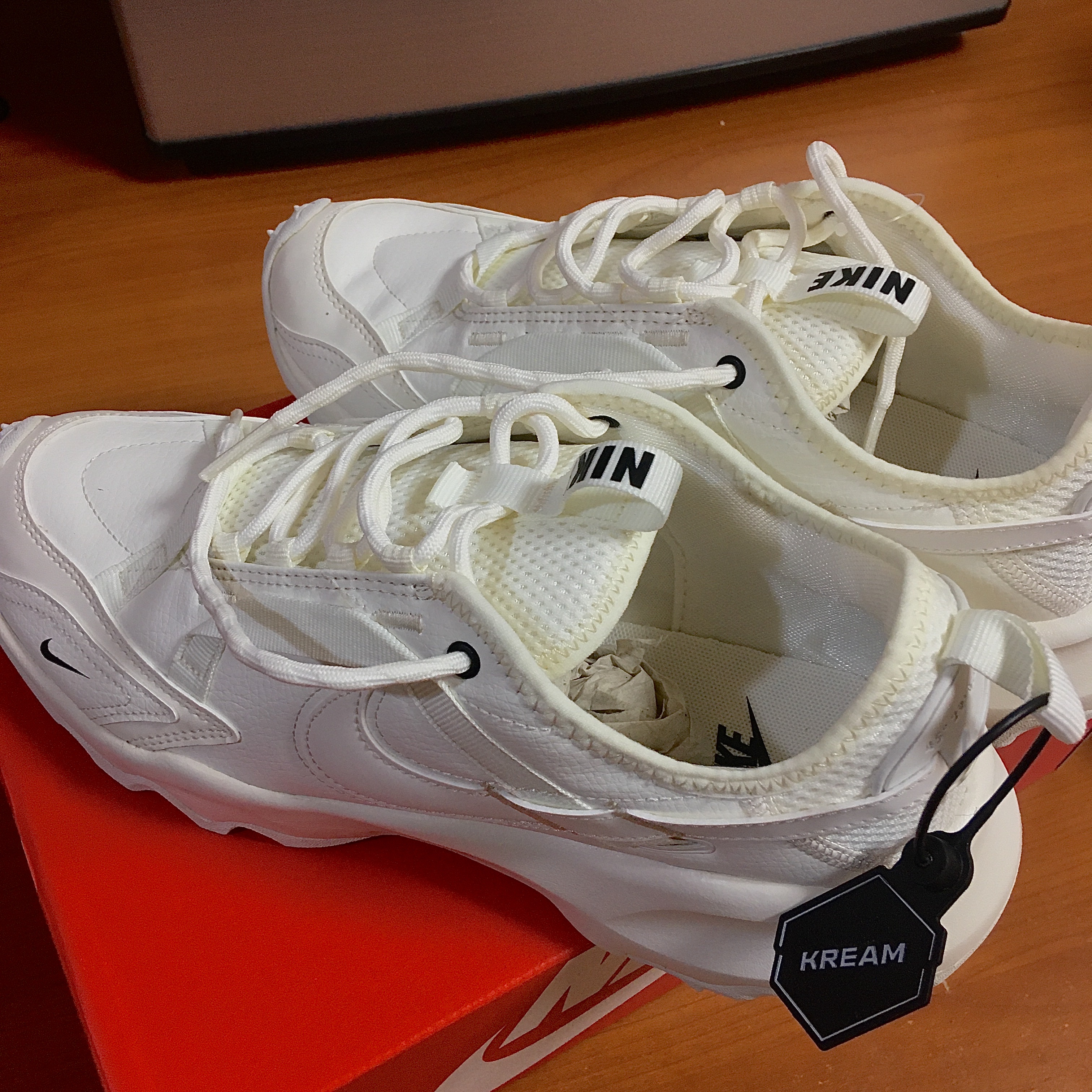 (W) Nike TC 7900 Summit White 착용 스타일 - 1