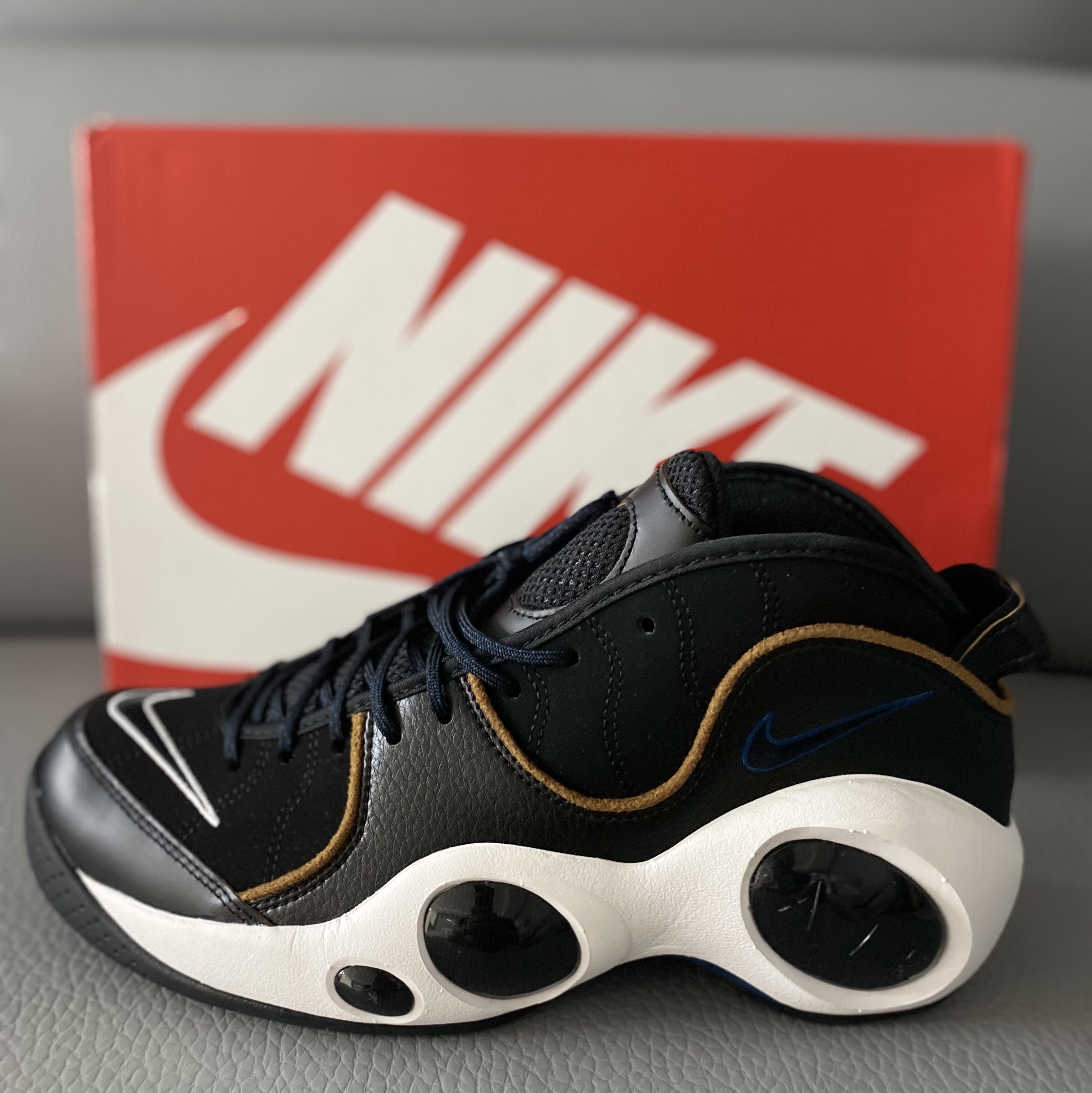 Nike Air Zoom Flight 95 Black and Valerian Blue 착용 스타일