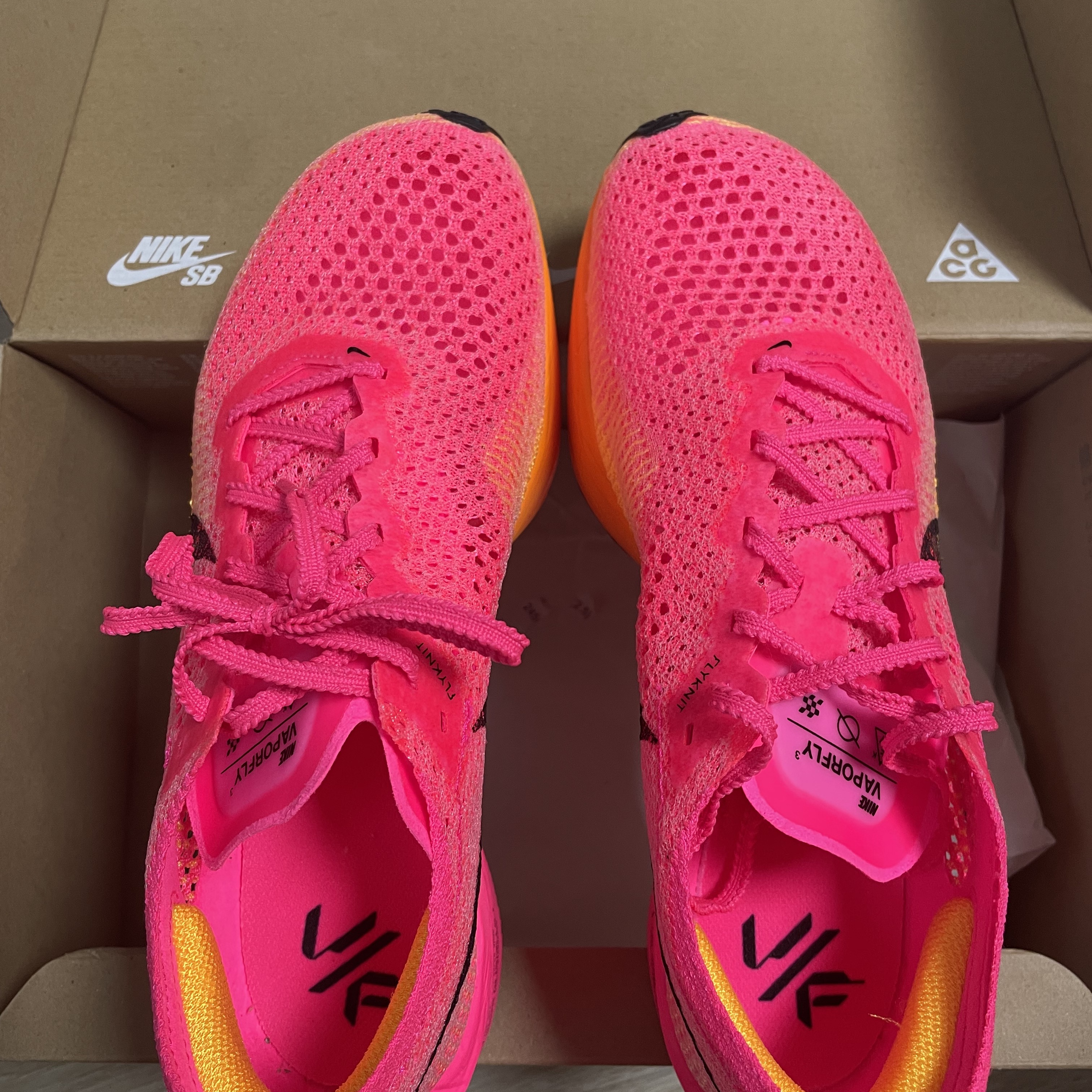 Nike ZoomX Vaporfly Next% 3 Hyper Pink 착용 스타일