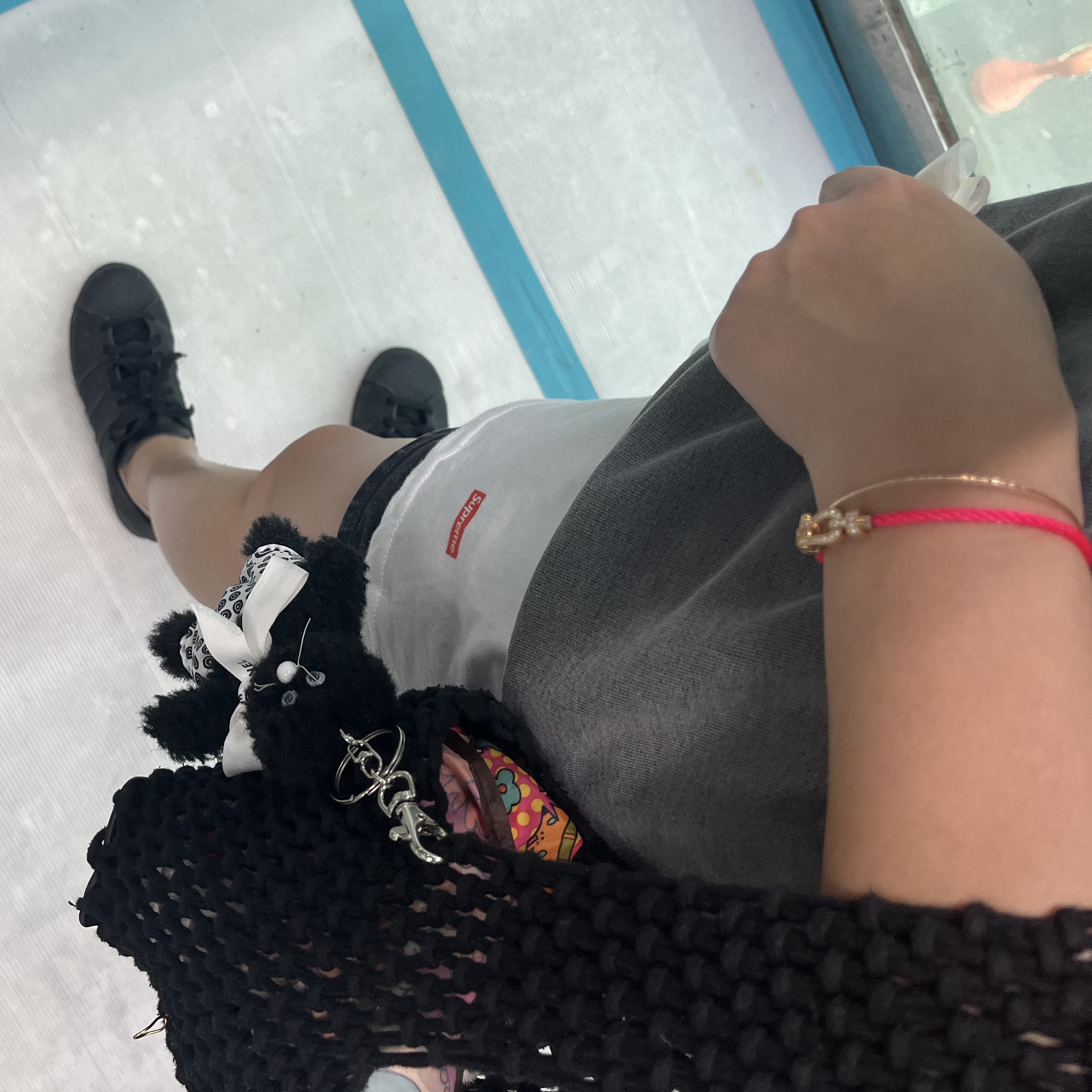 Monamhee x 10 Corso Como Bianco Keyring Black, Supreme Hanes Tagless T-Shirt White (3 Pack) 착용 스타일