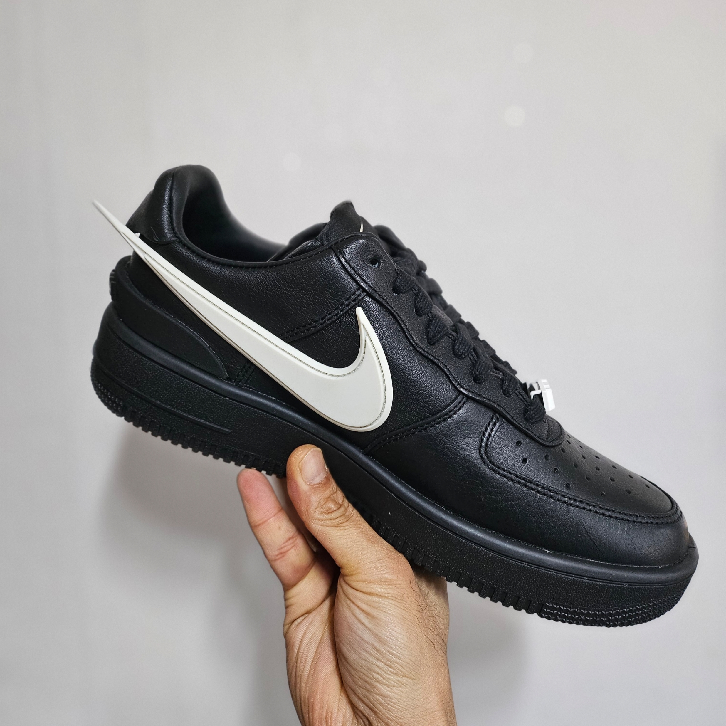 Nike x Ambush Air Force 1 Low SP Black 착용 스타일 - 2