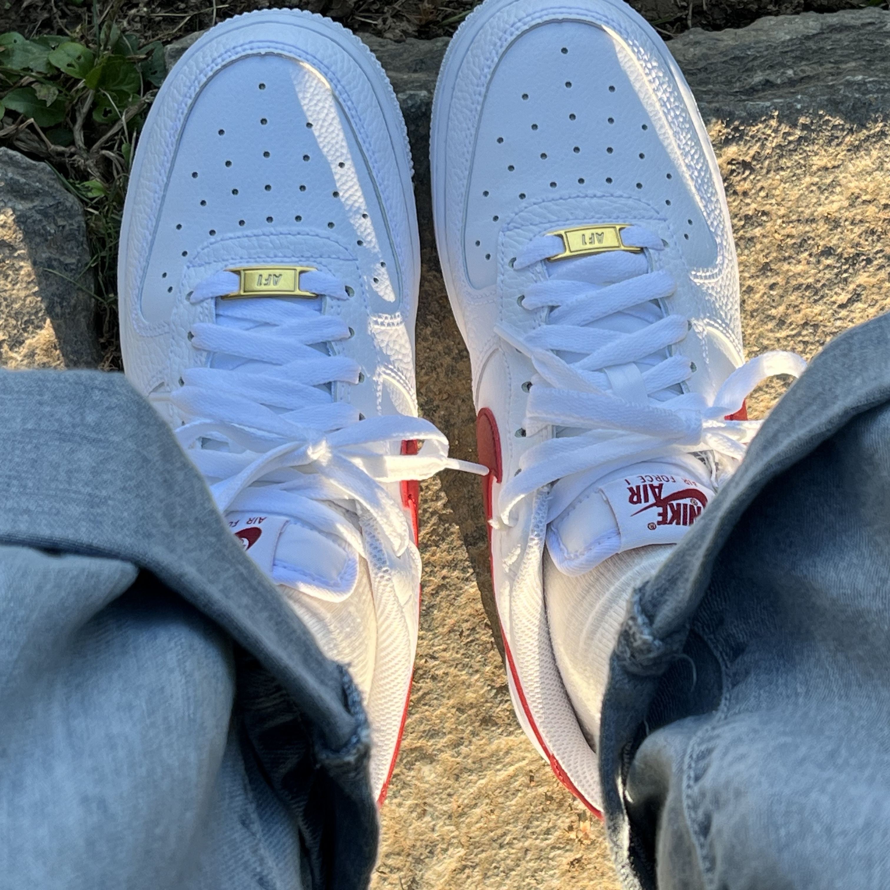 Nike Air Force 1 '07 Low White Team Red 착용 스타일