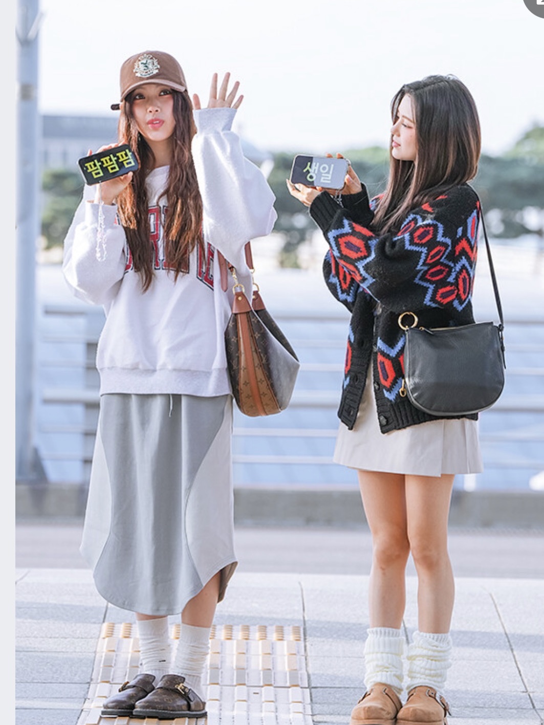Supreme Inside Out Crewneck Ash Grey - 23FW 착용 스타일