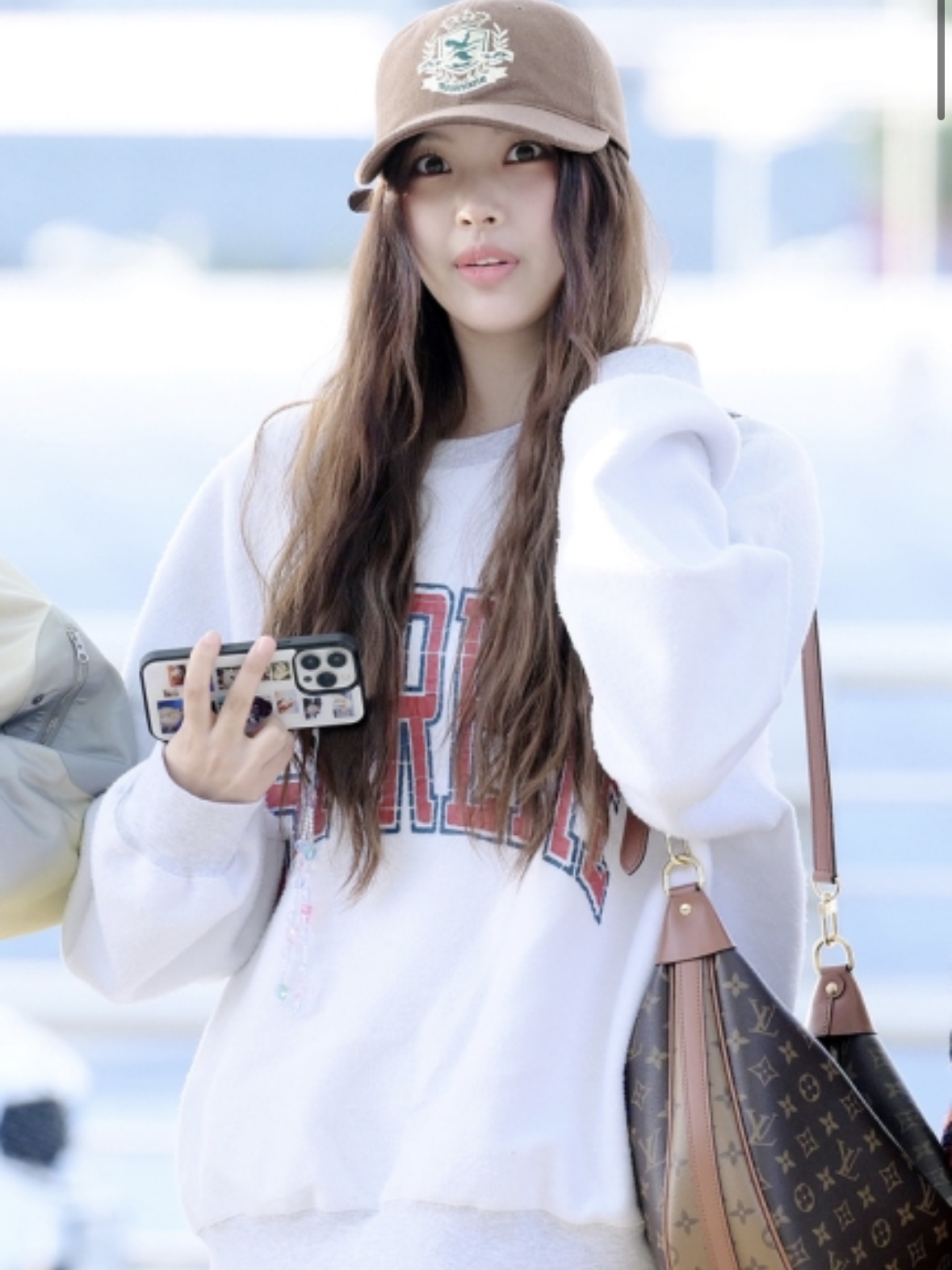 Supreme Inside Out Crewneck Ash Grey - 23FW 착용 스타일