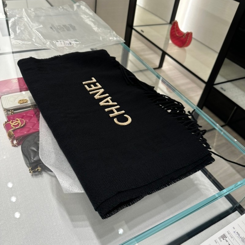 (W) Chanel Muffler Cashmere & Black 착용 스타일