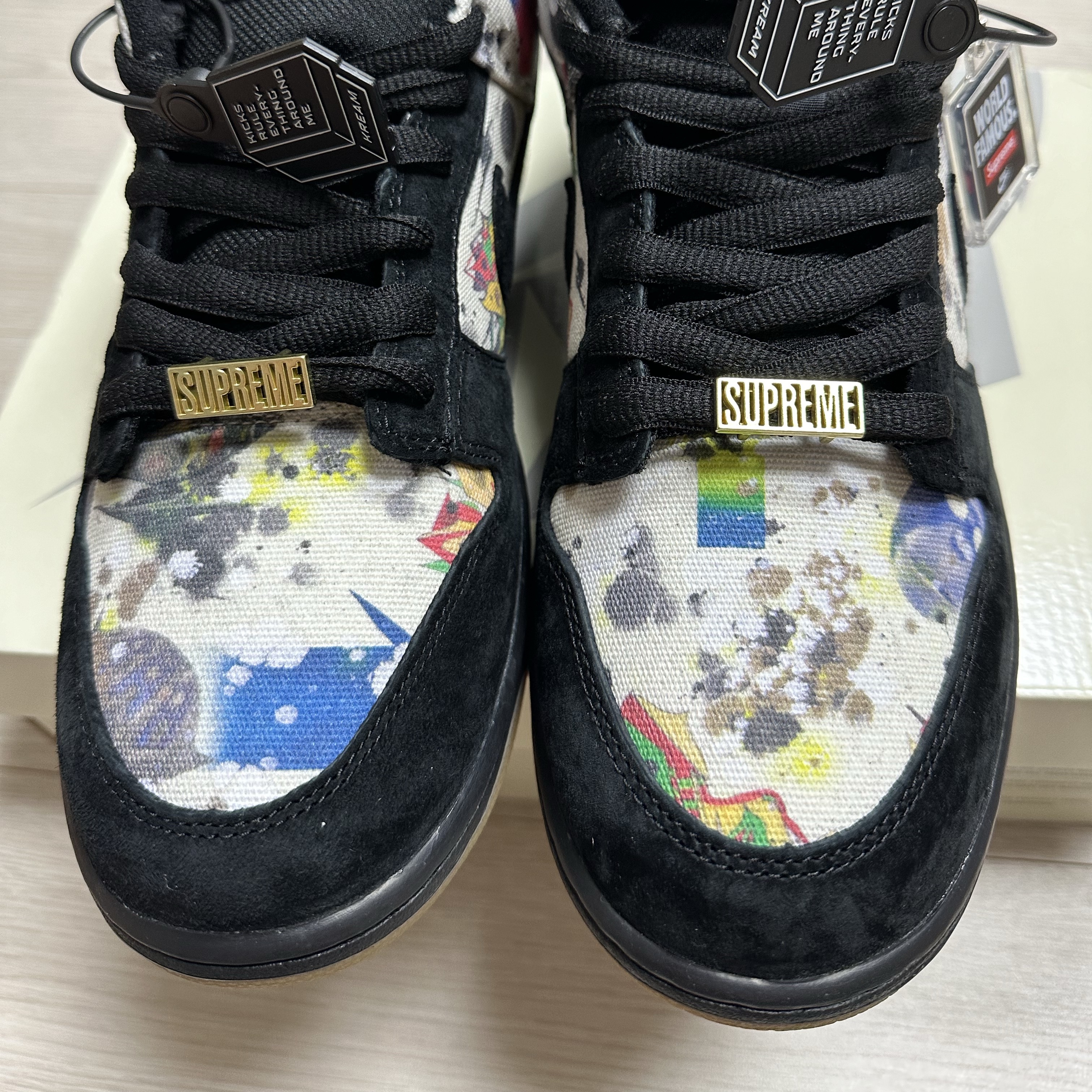 Nike x Supreme SB Dunk Low QS Rammellzee Black 착용 스타일 - 1