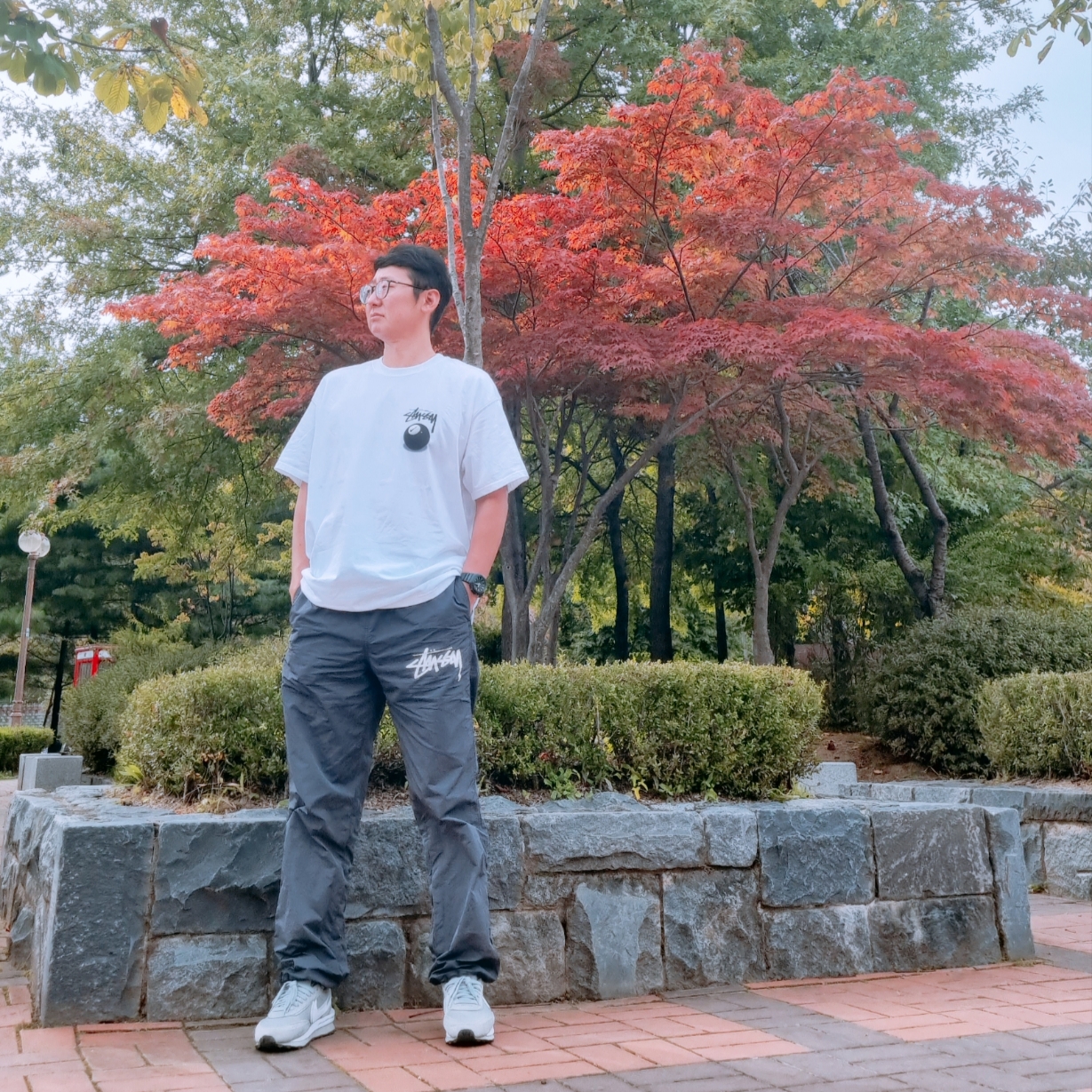 Nike x Stussy NRG FL SS 8 Ball T-Shirt White (DO9322-100), Nike x Stussy Beach Pants Off Noir 착용 스타일