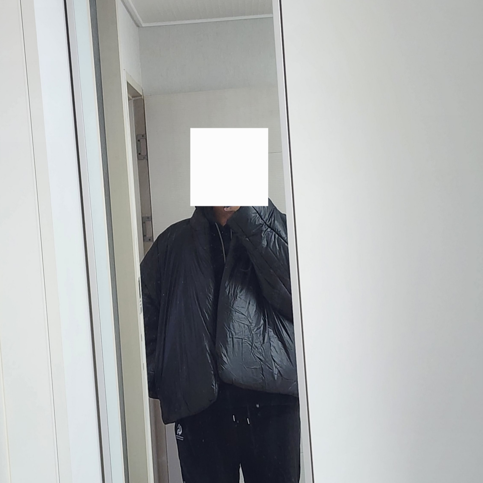 Yeezy Gap Engineered By Balenciaga Round Jacket 2 Black 착용 스타일