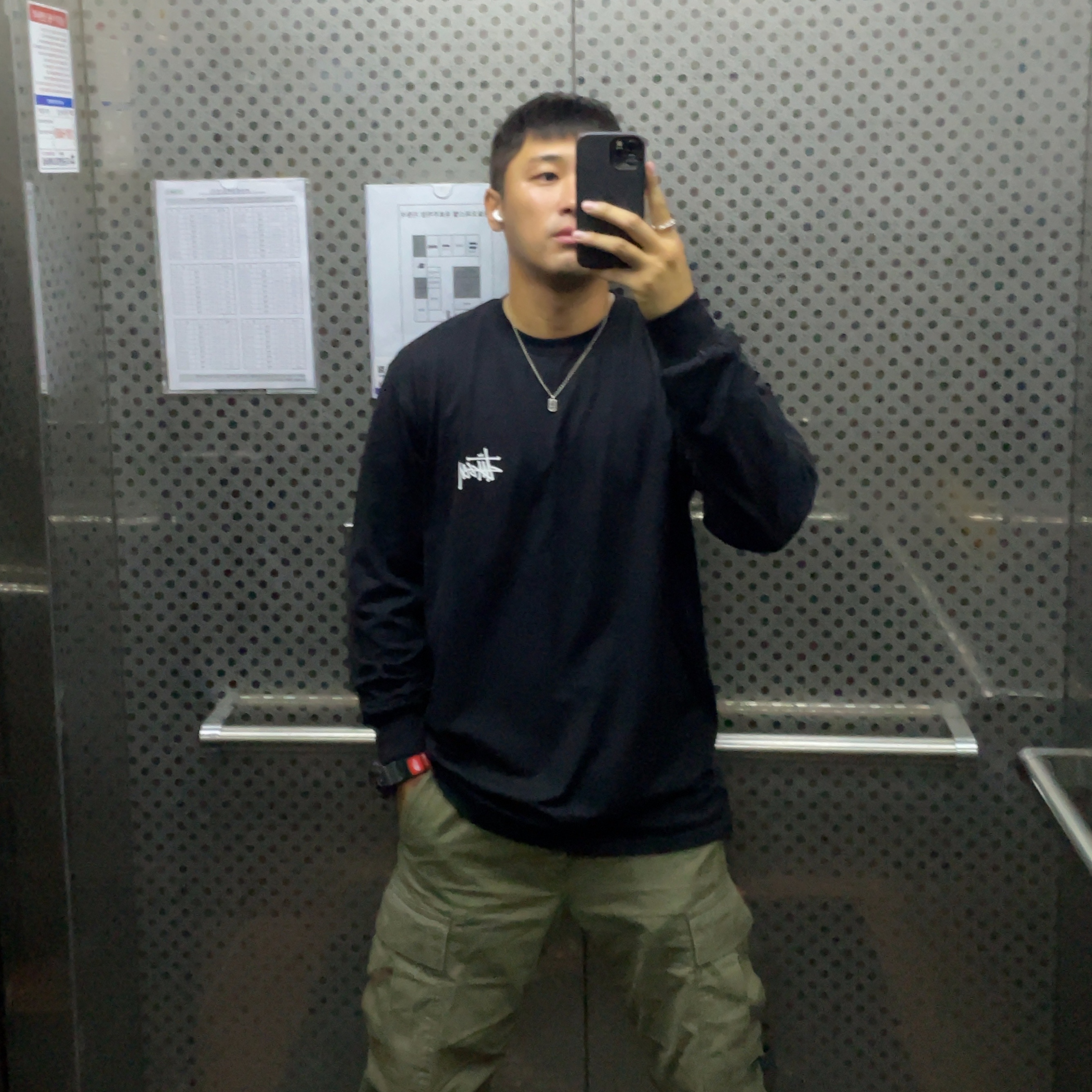 Stussy Basic Stussy LS T-Shirt Black 2023, Casio G-Shock x Supreme x The North Face DW-6900 Black 착용 스타일