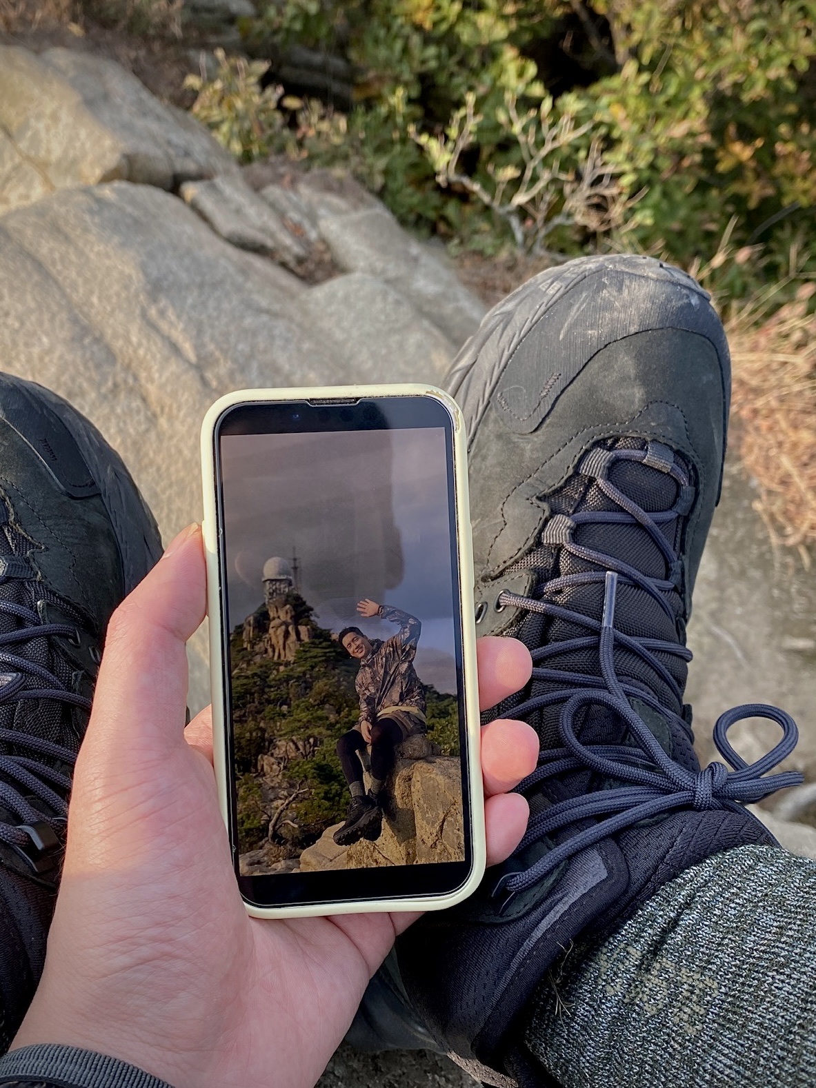 Hoka Kaha 2 Gore-Tex Black, Nike ACG Windproof Cinder Cone Jacket Ironstone - Asia 착용 스타일 - 1