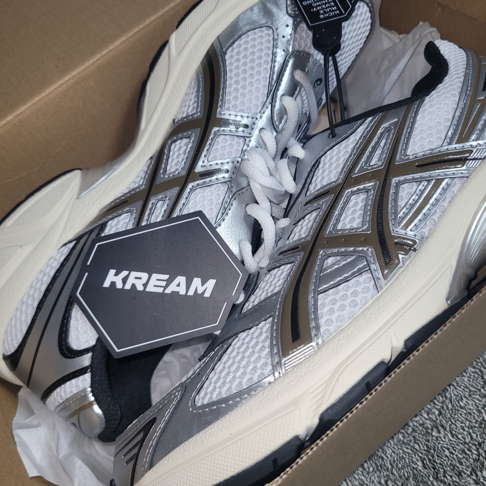 Asics Gel-1130 White Clay Canyon 착용 스타일