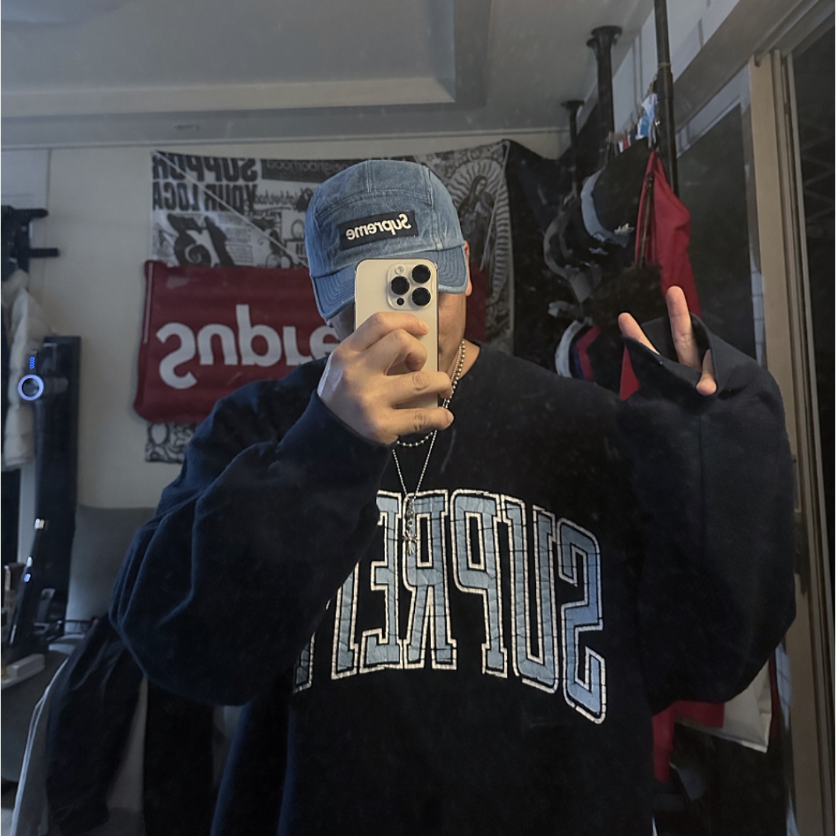 Supreme Inside Out Crewneck Navy - 23FW 착용 스타일 - 2