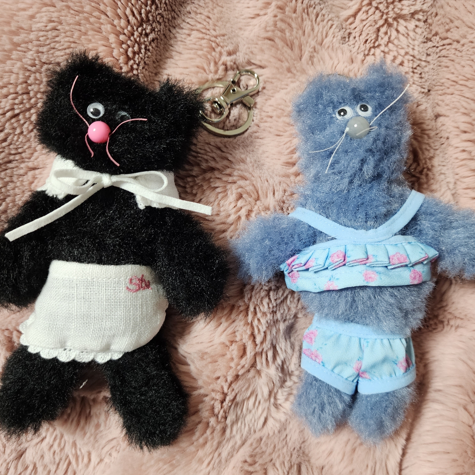 Monamhee Love Flexy Keyring Blue 착용 스타일 - 4