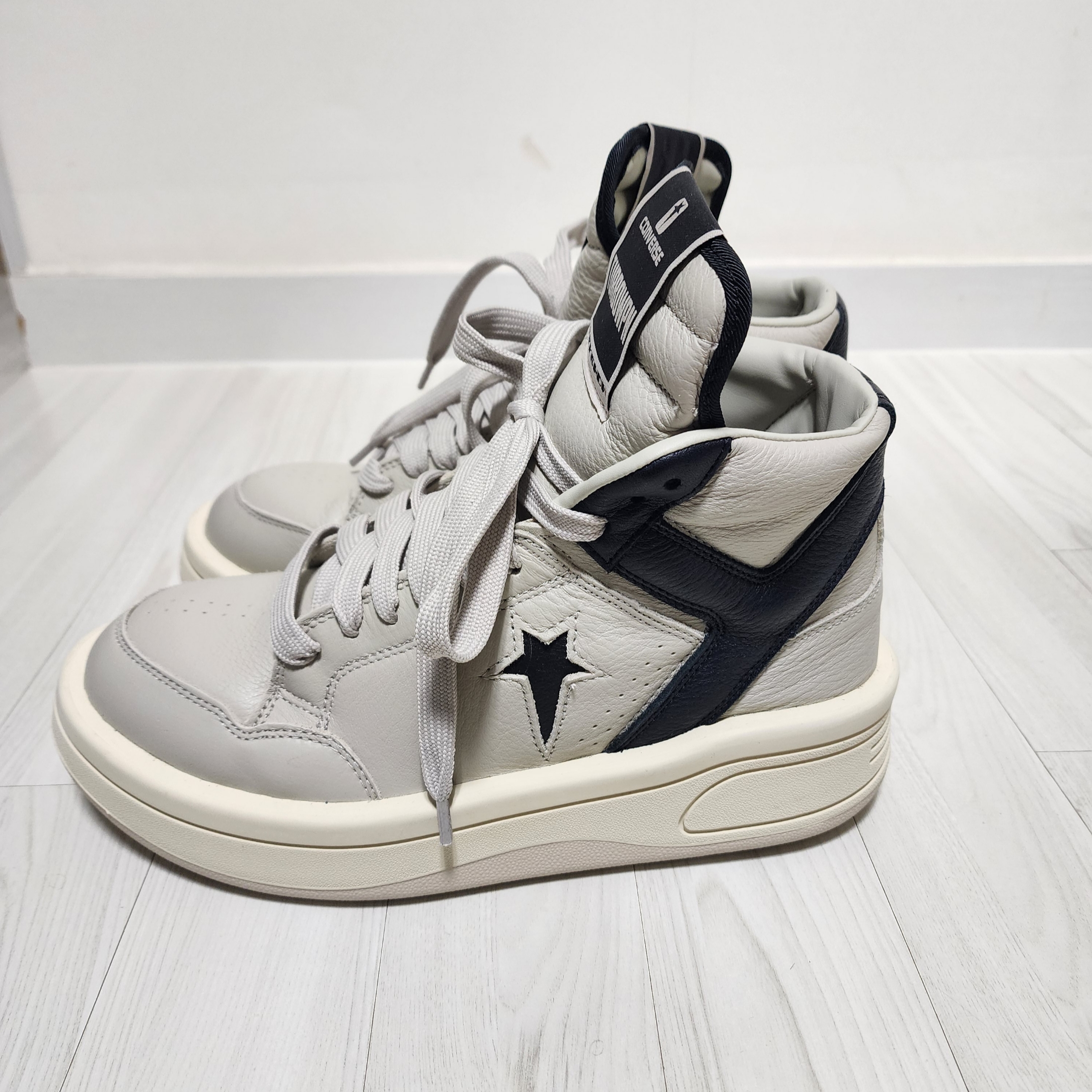 Converse x Drkshdw Turbowpn Pelican 착용 스타일 - 2