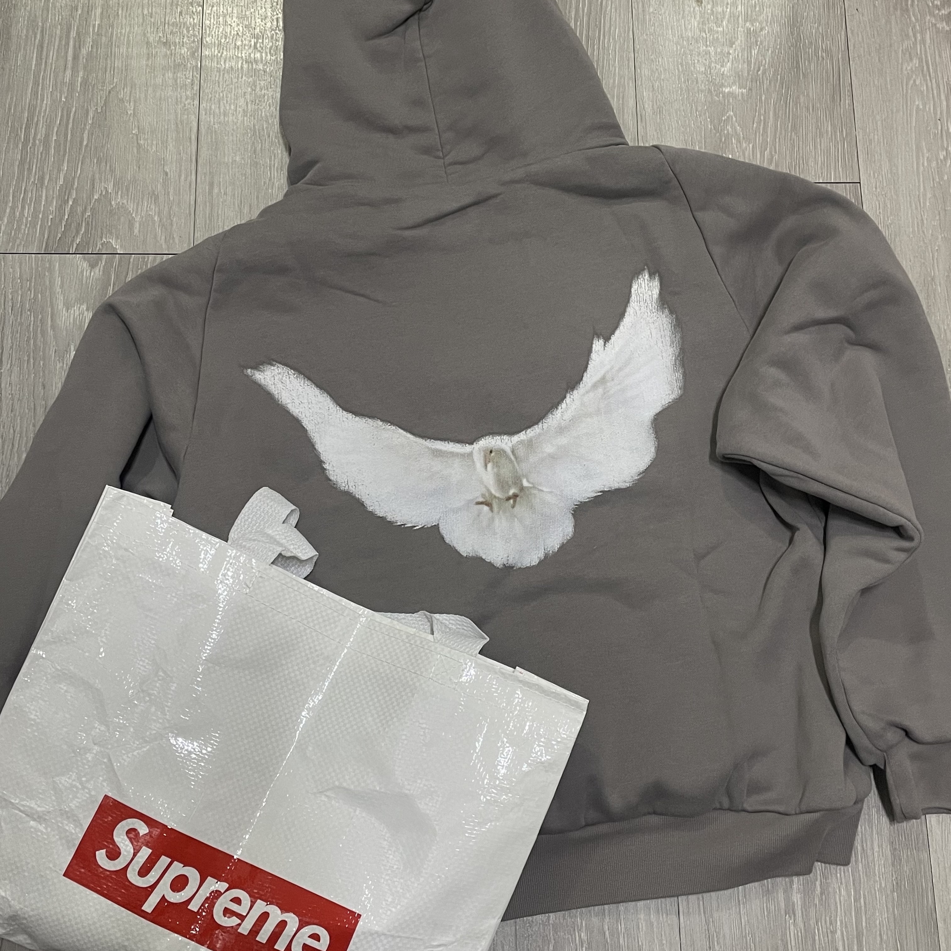Yeezy Gap Engineered By Balenciaga Dove Shrunken Hoodie Gray 착용 스타일