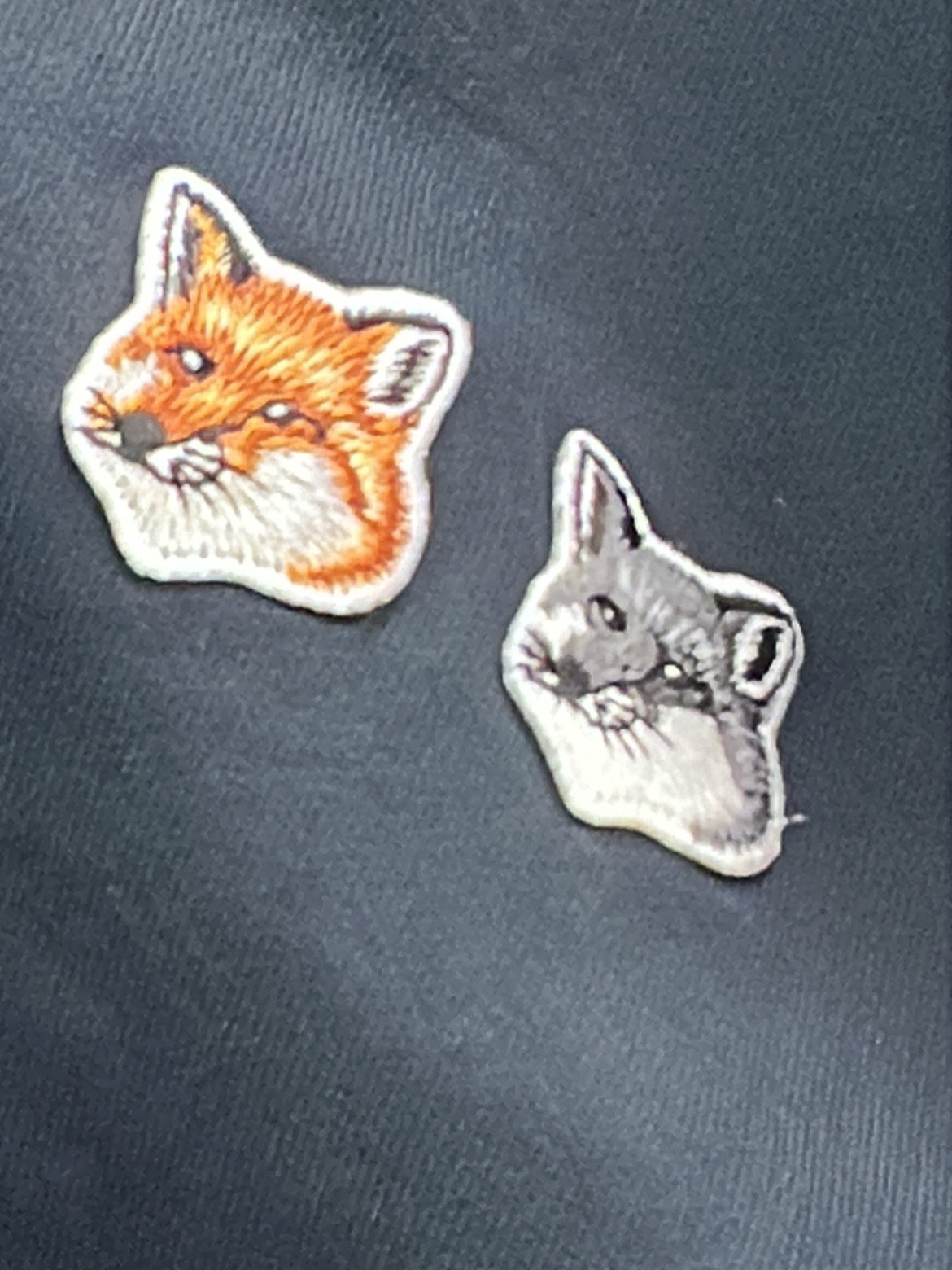 Maison Kitsune Double Fox Head Patch Classic Sweatshirt Anthracite 착용 스타일 - 1