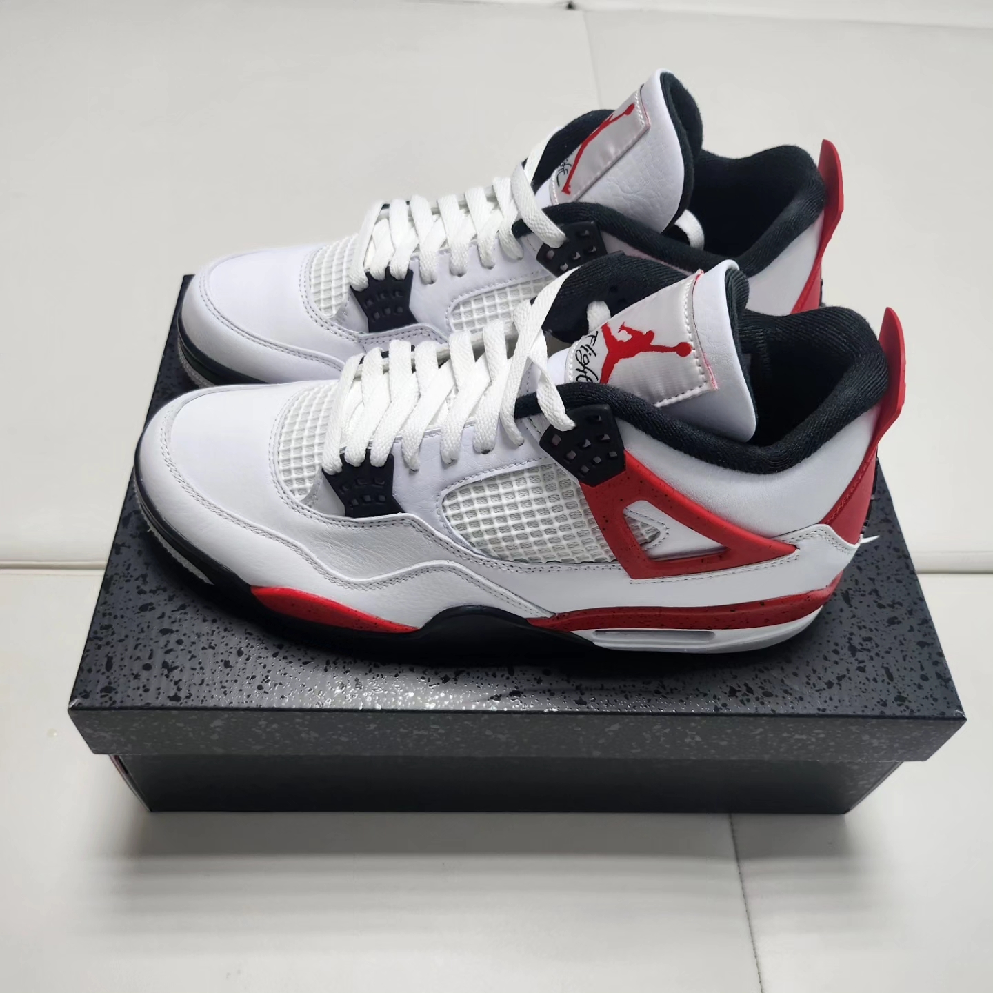 Jordan 4 Retro Red Cement 착용 스타일 - 2