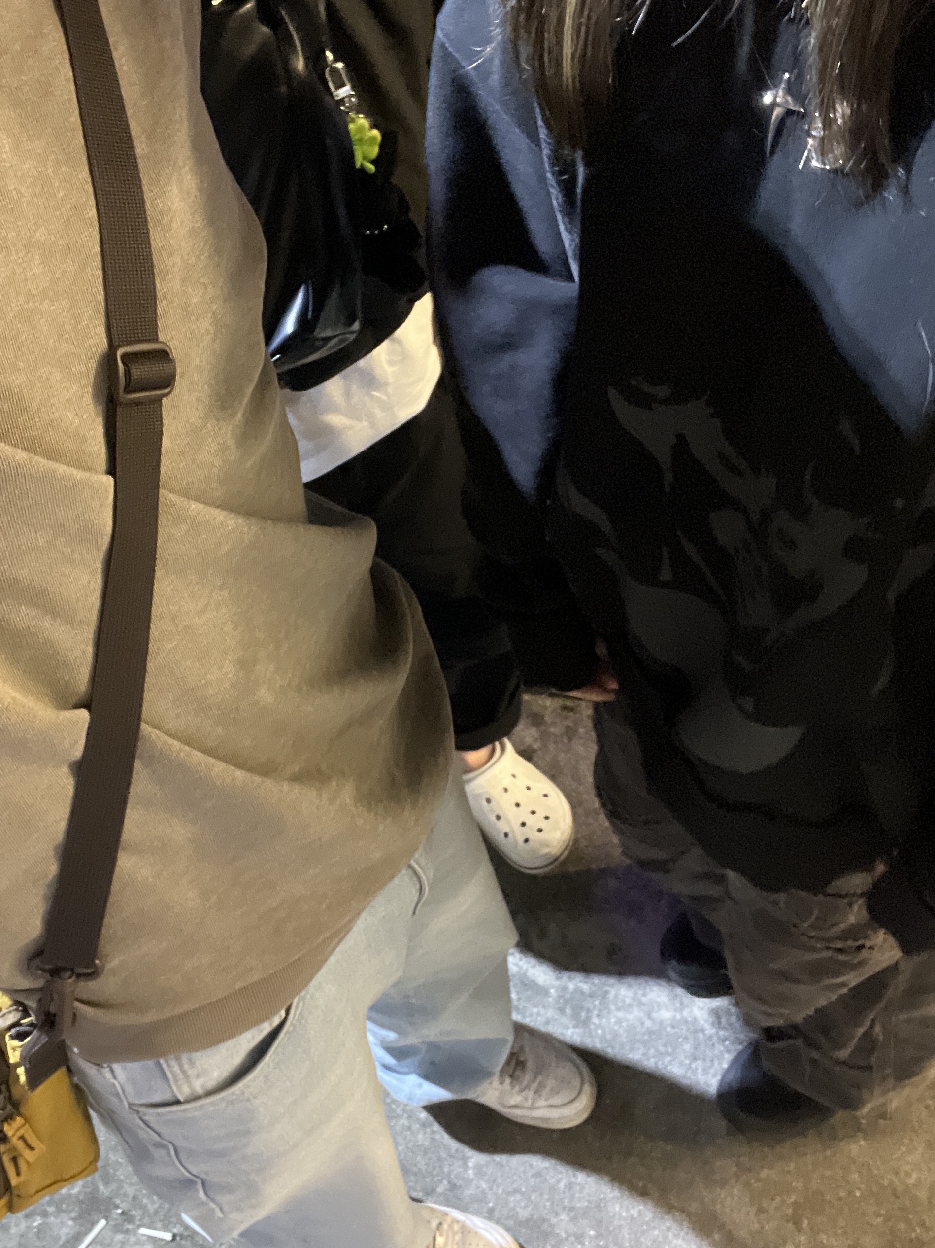 Hoka Bondi 7 Black, Thug Club Satan Hoodie Sweat Black 착용 스타일 - 3