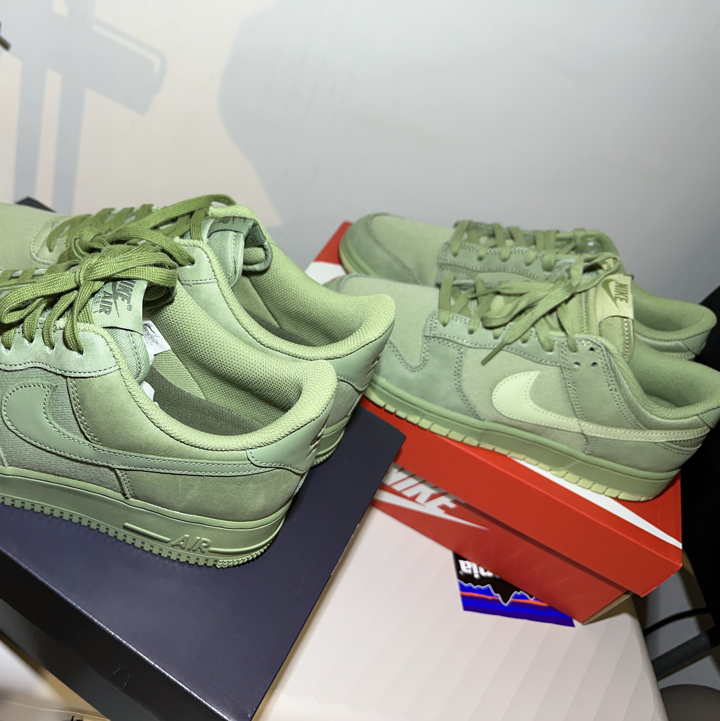 Nike Dunk Low PRM Oil Green 착용 스타일 - 3
