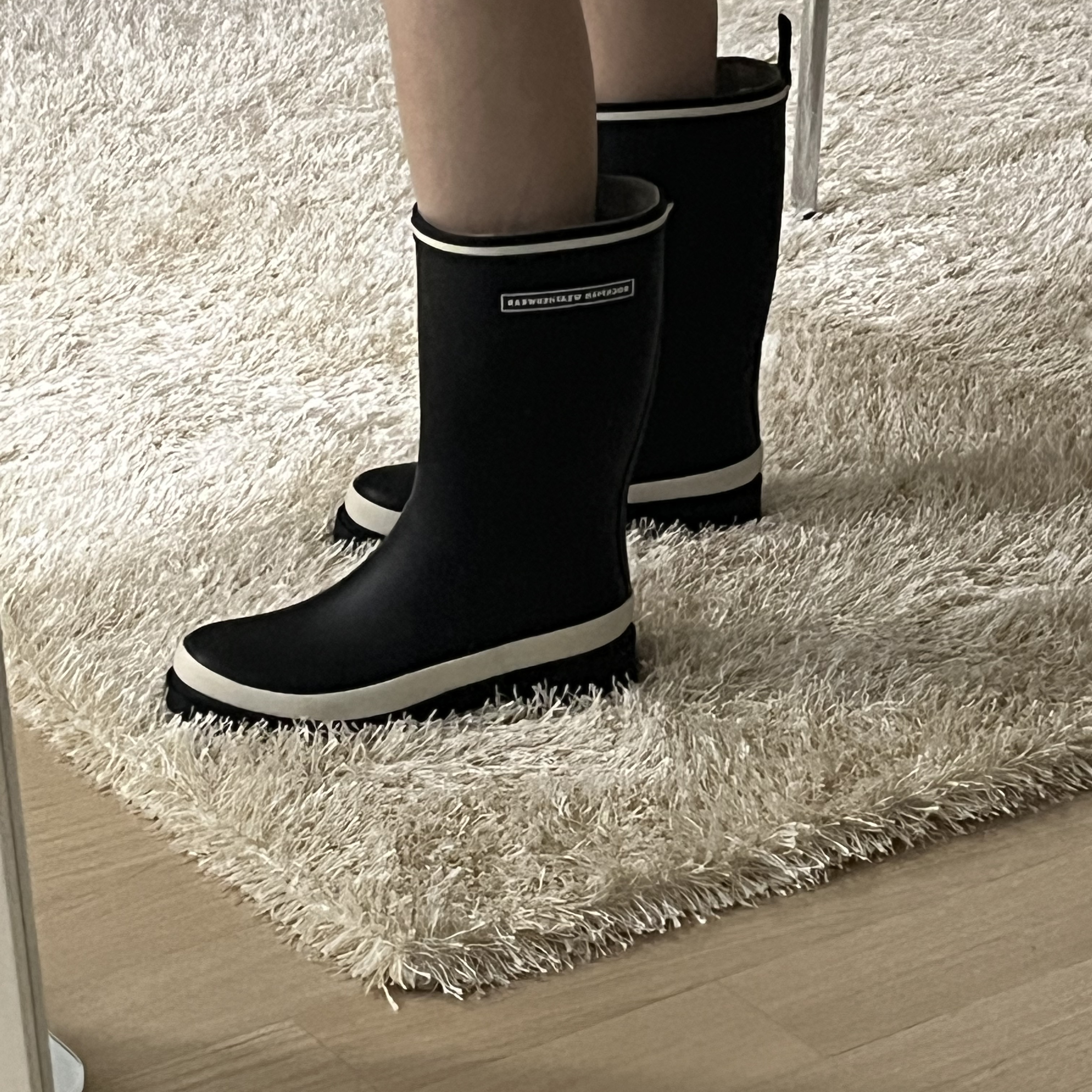 (W) Rockfishweatherwear Lowen Middle Rain Boots Black 착용 스타일 - 2