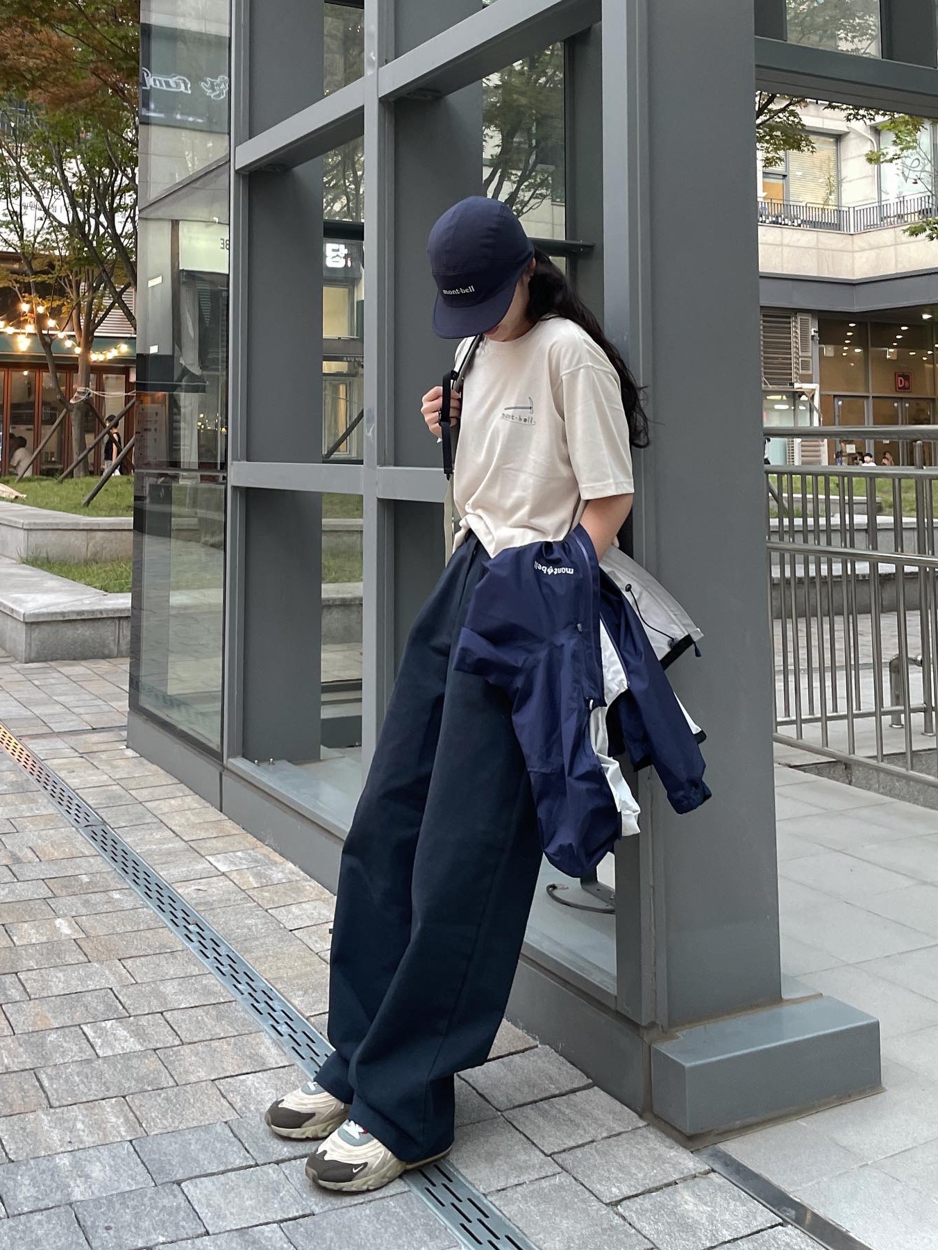 Nike x Travis Scott Air Max 270 React Cactus Trails, Arc'teryx Mantis 26 Backpack Habitat Forage 착용 스타일 - 1