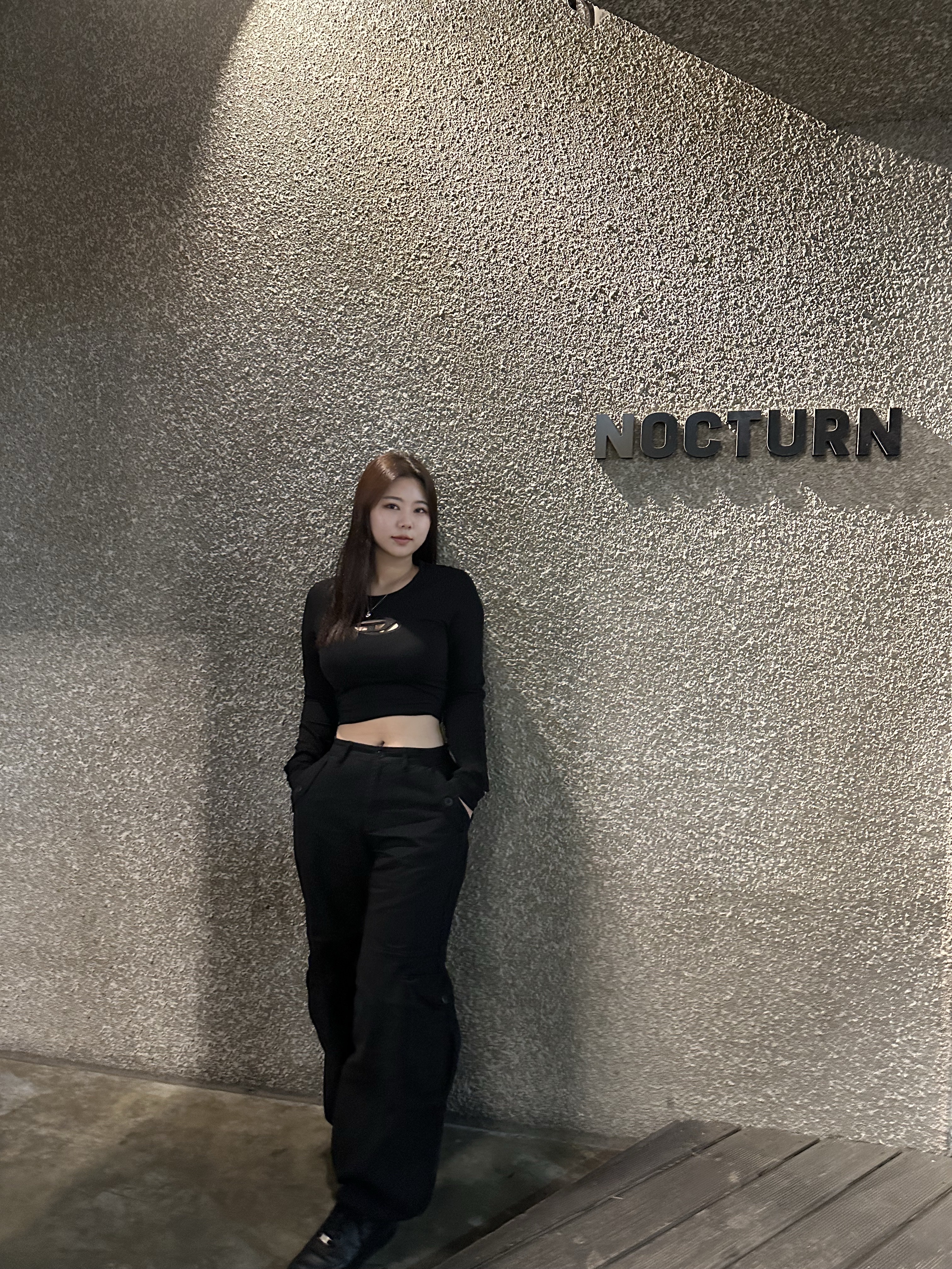 (W) Diesel T-Angie-LS Oval D Long Sleeve Black, (W) Nike Air Force 1 '07 Low Triple Black 착용 스타일 - 1