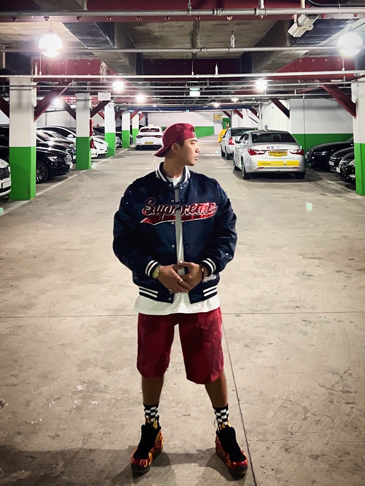 Supreme Flames Jacquard Denim Camp Cap Washed Red - 23SS, Supreme Flames Jacquard Baggy Denim Shorts Washed Red - 23SS 착용 스타일 - 2