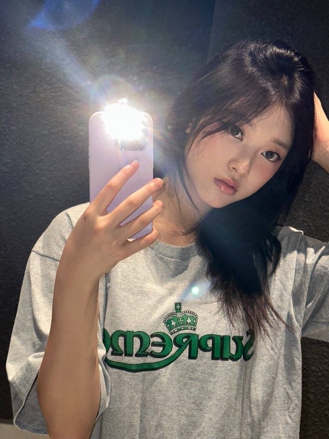 Supreme Crown T-Shirt Heather Grey - 23SS, Supreme Character Soccer Jersey Blue - 23SS 착용 스타일 - 2