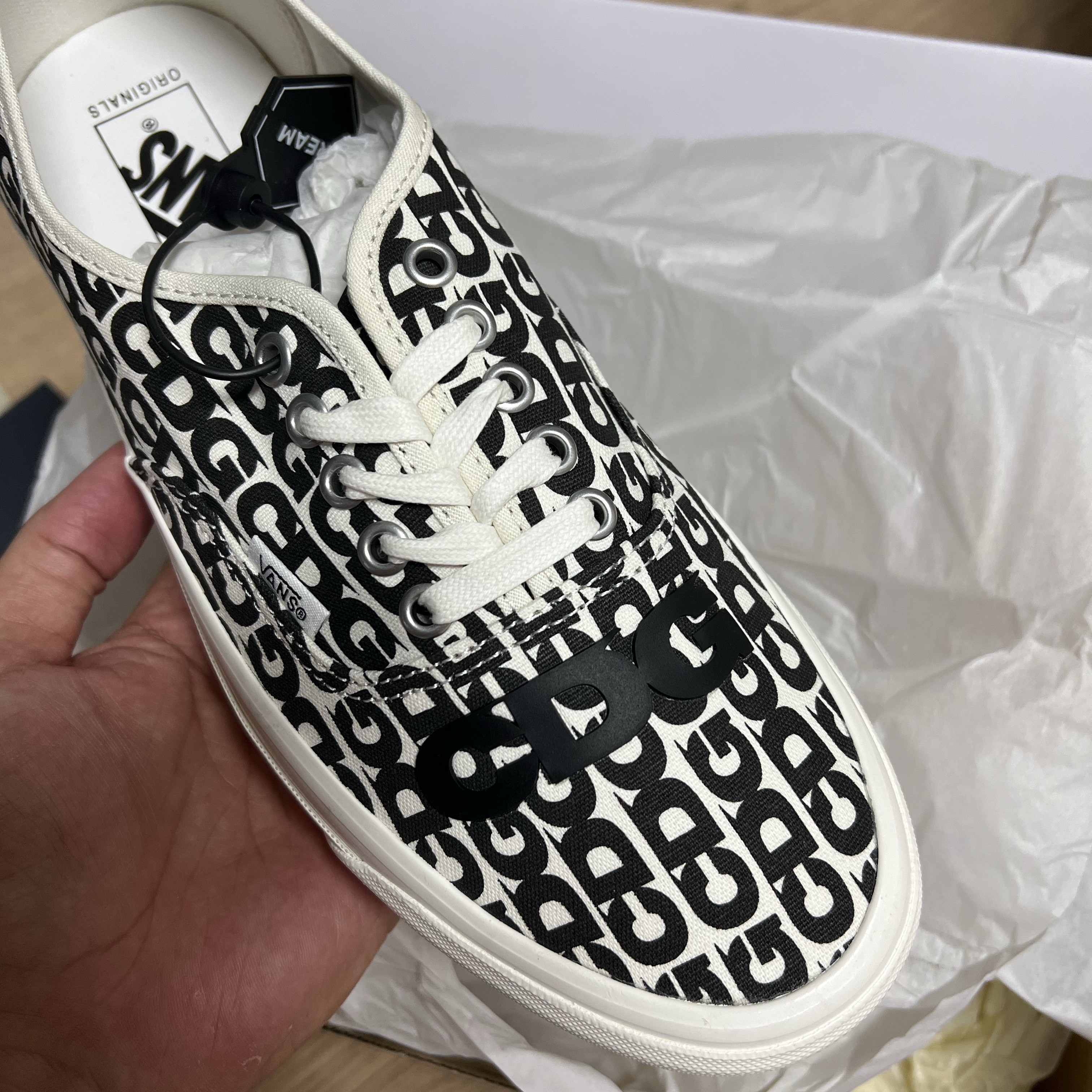 Vans Vault x CDG OG Authentic LX White Black 착용 스타일