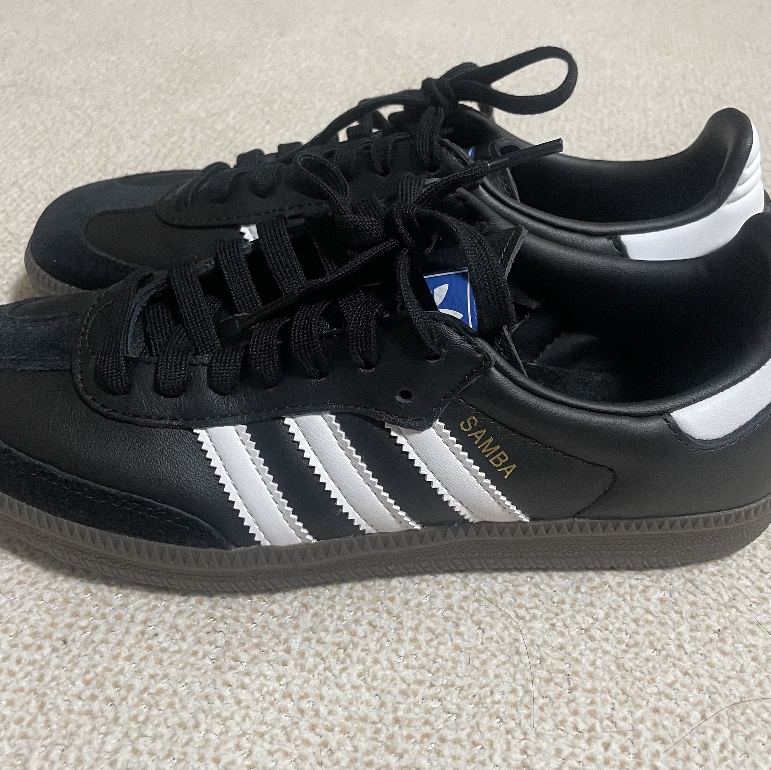Adidas Samba OG Black White Gum 착용 스타일