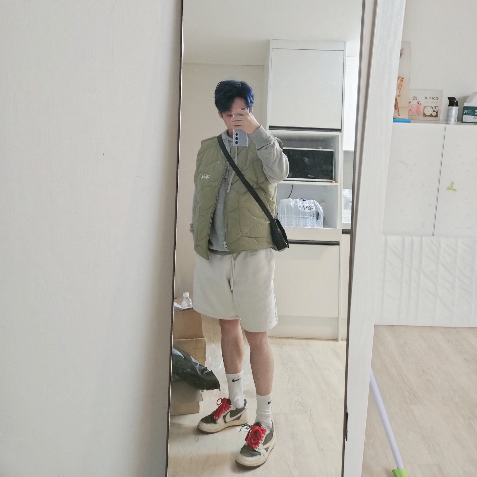 Jordan 1 x Travis Scott Retro Low OG SP Sail and Ridgerock, Stussy Recycled Nylon Liner Vest Coyote 착용 스타일