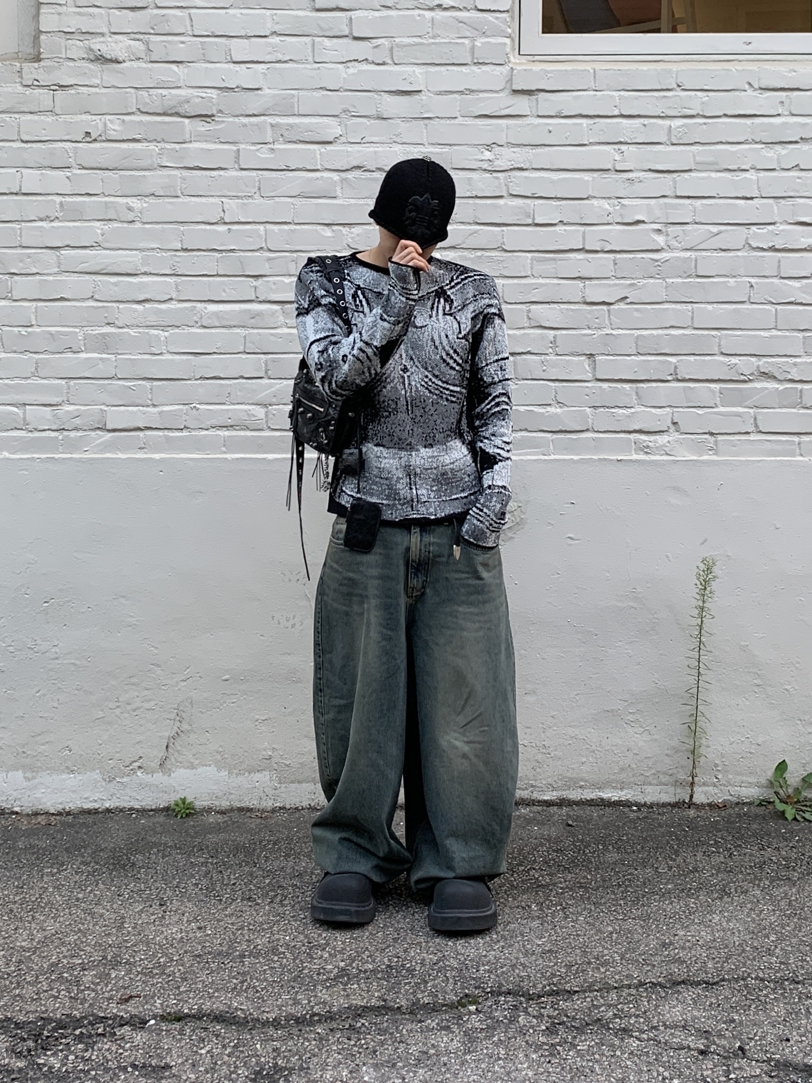 Thug Club Warrior Knits Warrior Now Multicolored, Balenciaga Arena Lambskin Aged Silver Hardware Le Cagole XS Flap Bag Black 착용 스타일 - 4