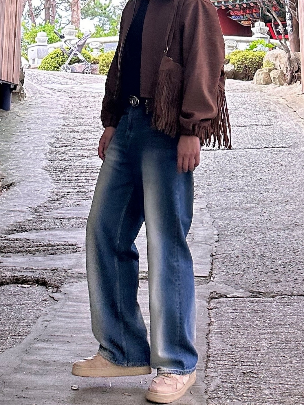 Nike x Billie Eilish Air Force 1 Low '07 SP Mushroom, Diesel B-1DR Leather Belt with D Buckle Black 착용 스타일 - 1