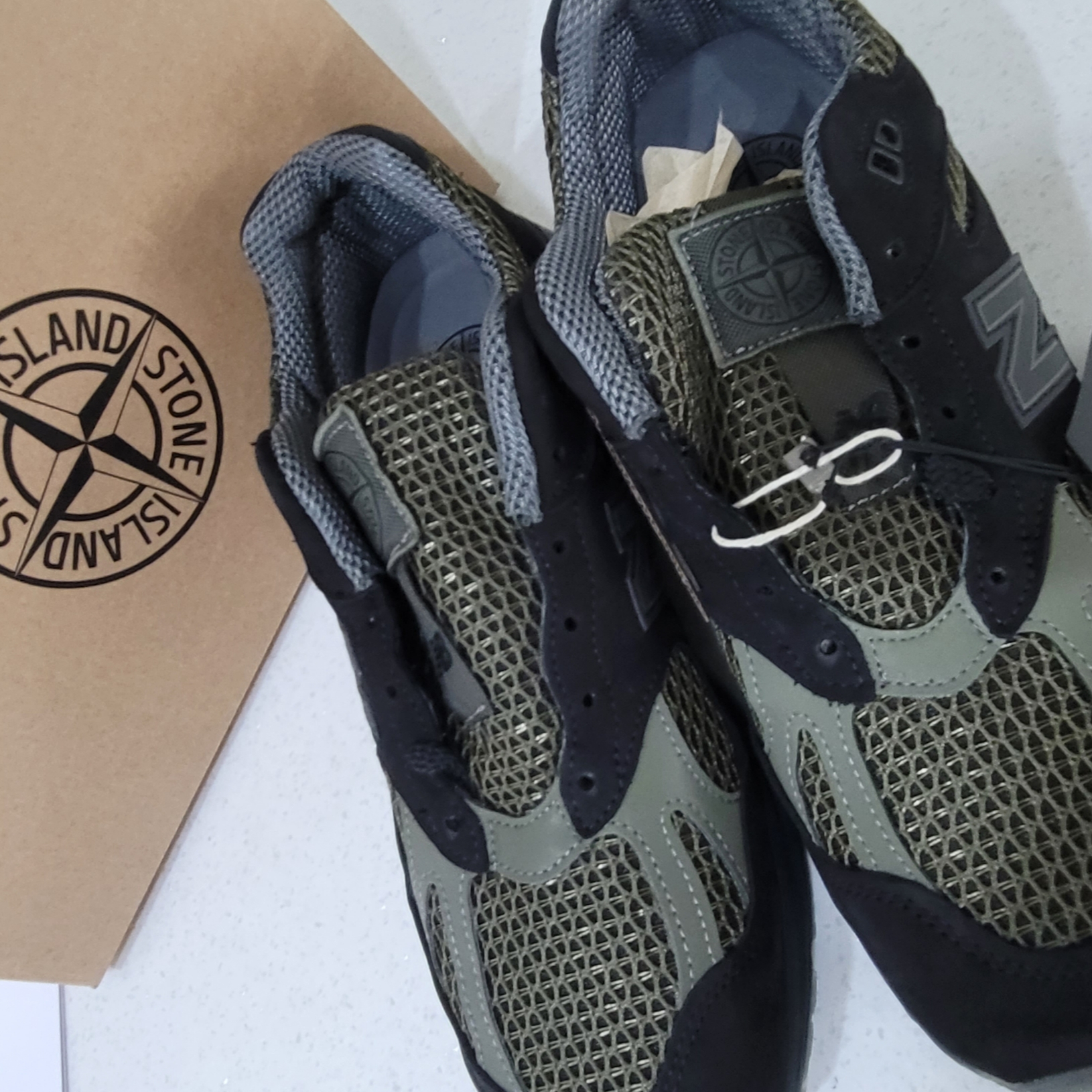 New Balance x Stone Island 991v2 Made in UK Black Olive Night 착용 스타일 - 1