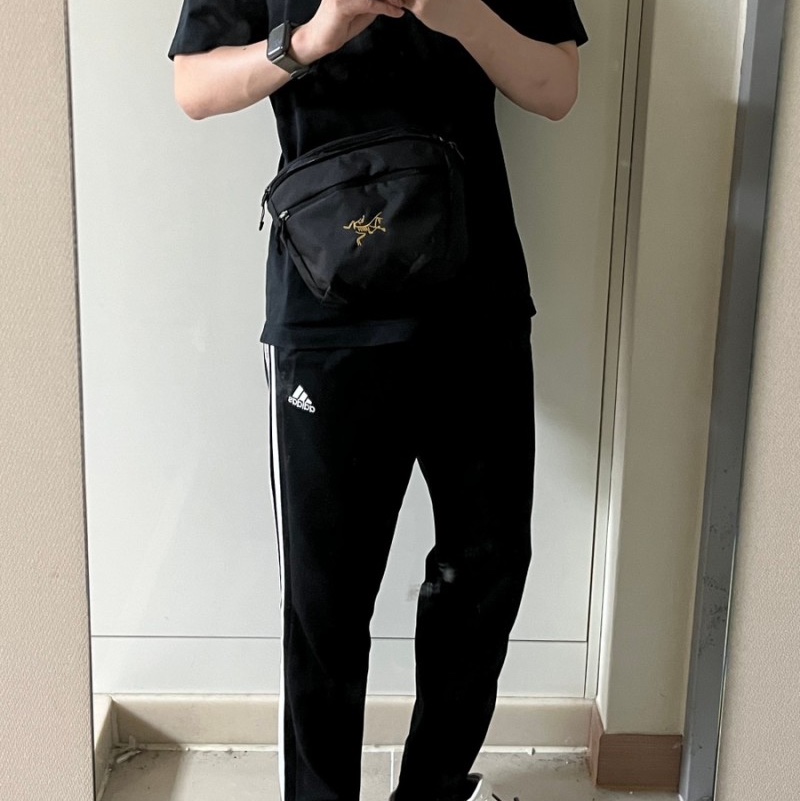 Arc'teryx Mantis 2 Waistpack 24K Black 착용 스타일